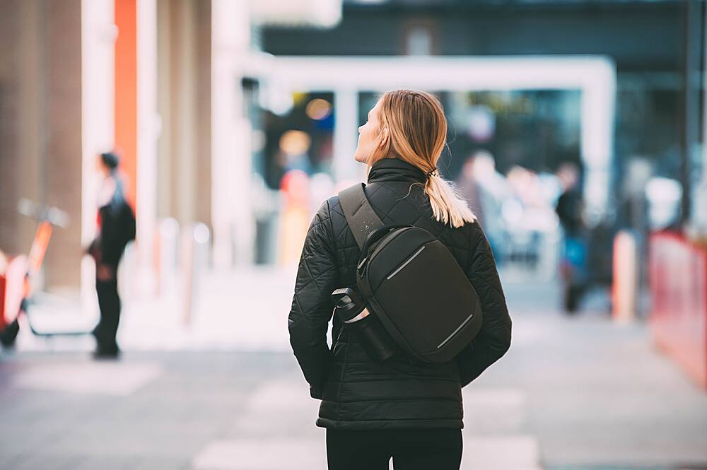 Alt View 26. Nomatic - SLING (6L) - Black.
