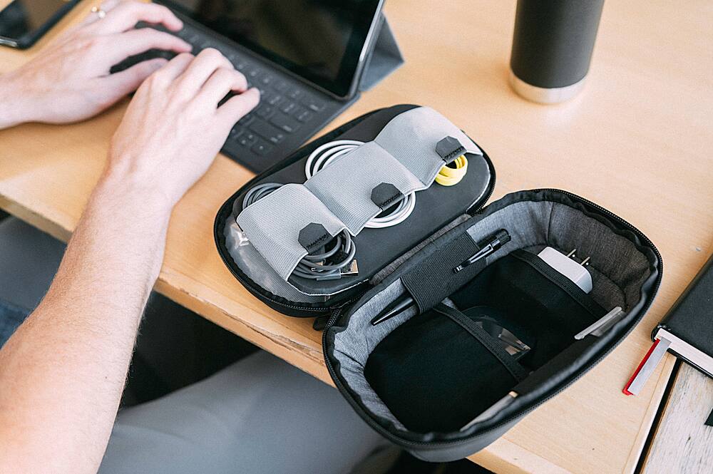 Alt View 18. Nomatic - TECH ORGANIZER - Black.