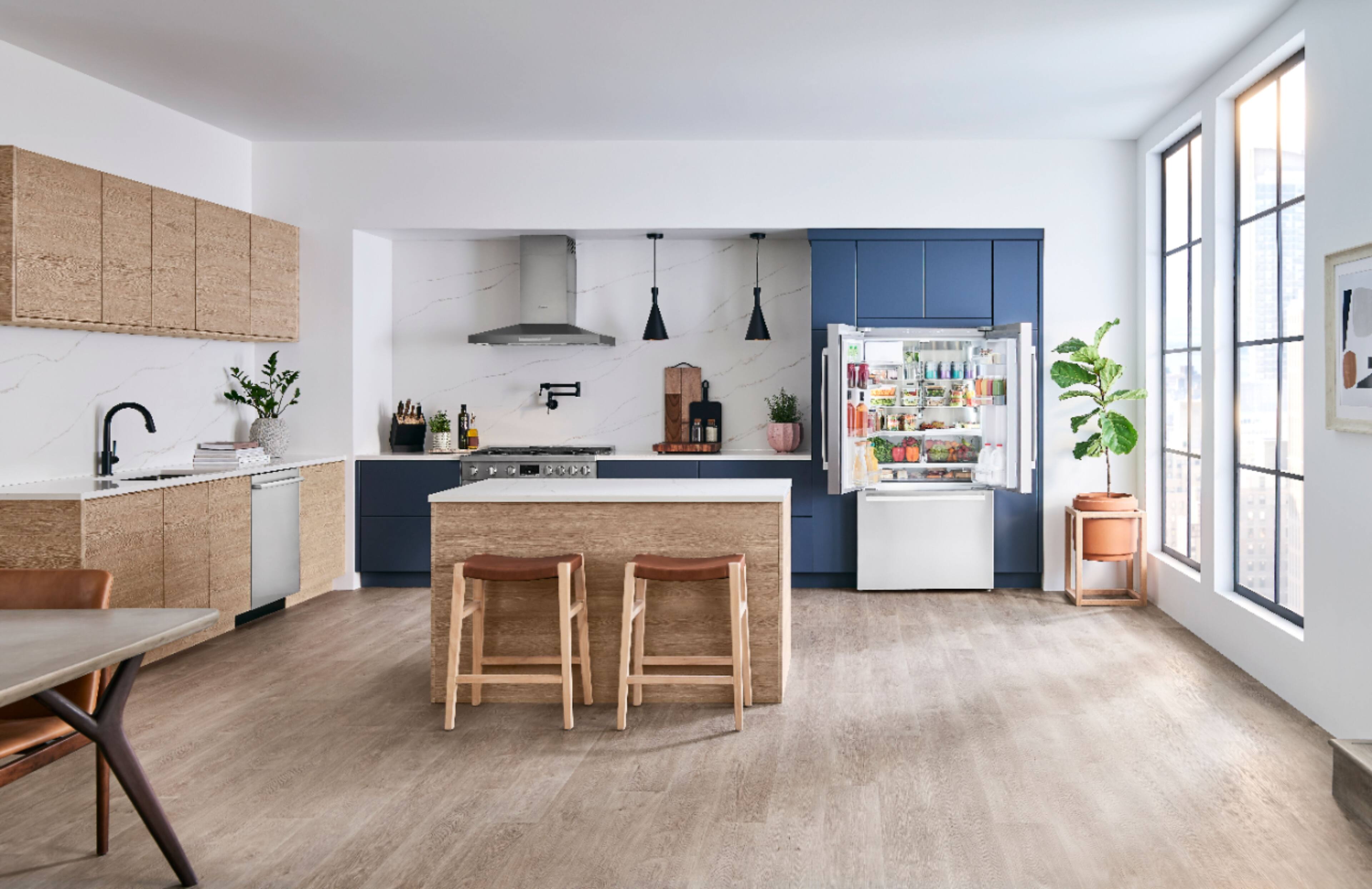 Alt View 21. Bosch - 500 Series 21 Cu. Ft. French Door Counter-Depth Smart Refrigerator with External Water and Ice Maker - Stainless Steel.