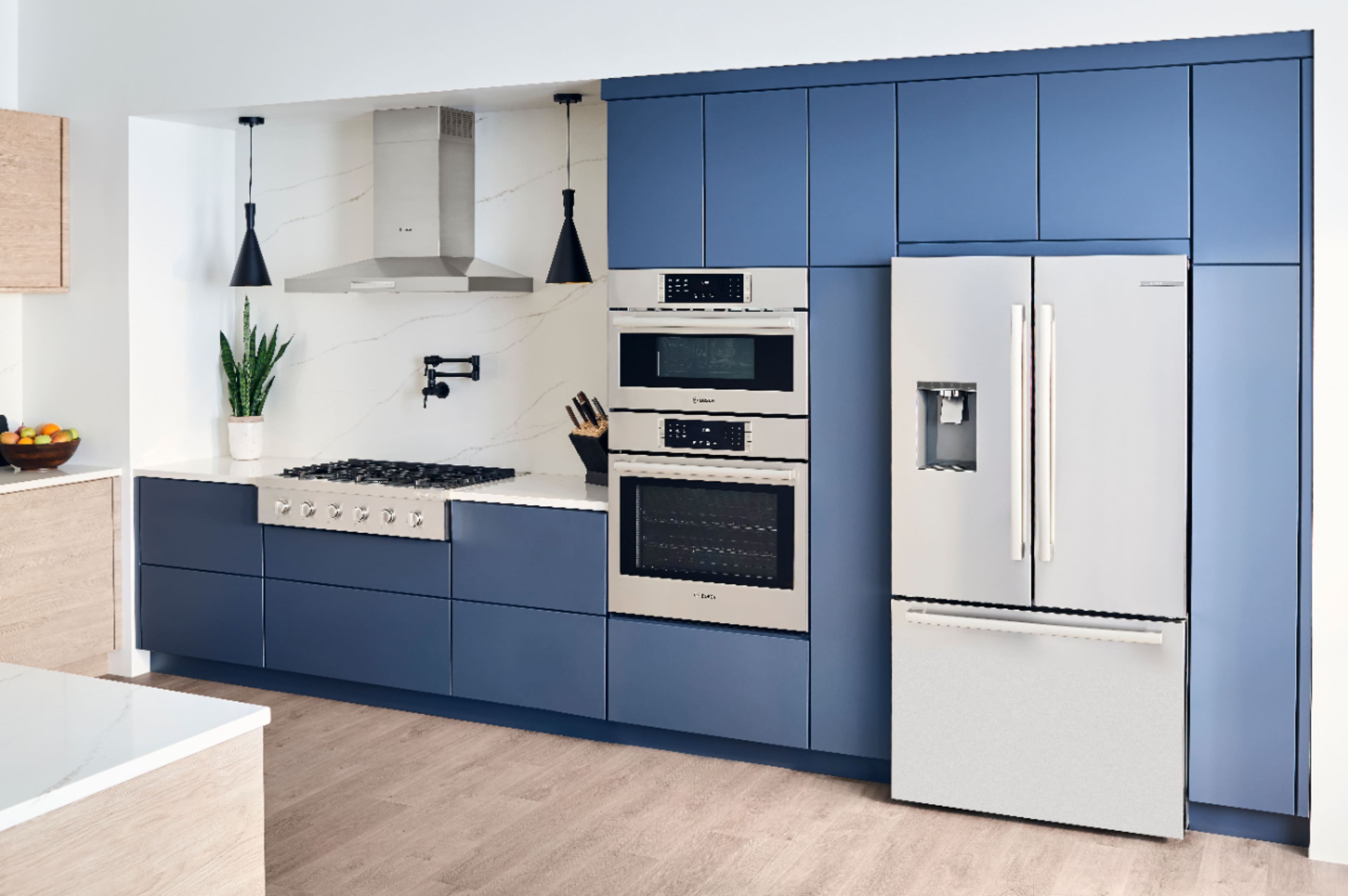 Alt View 22. Bosch - 500 Series 21 Cu. Ft. French Door Counter-Depth Smart Refrigerator with External Water and Ice Maker - Stainless Steel.