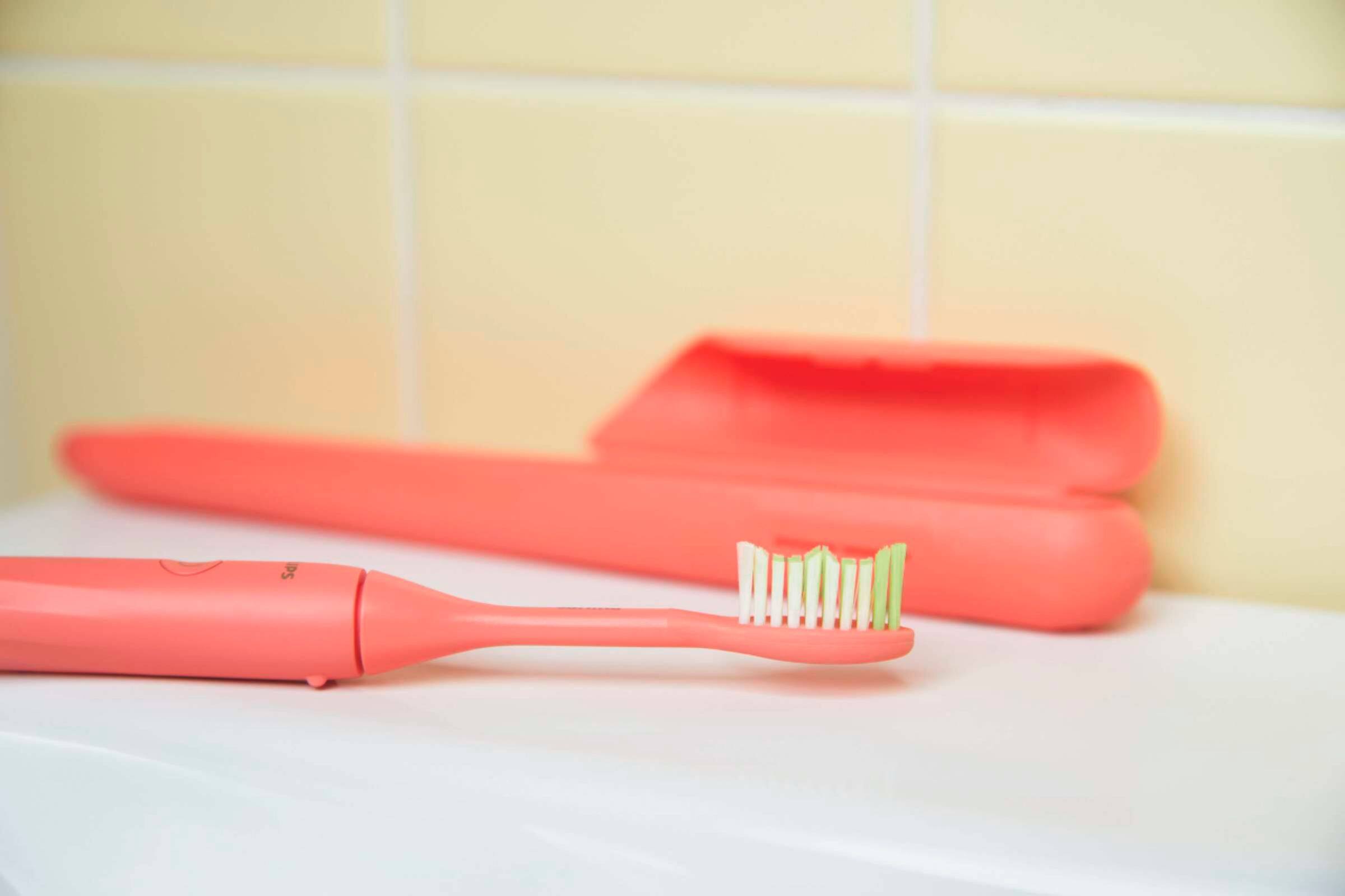 Alt View 20. Philips Sonicare - Philips One by Sonicare Battery Toothbrush - Miami Coral.