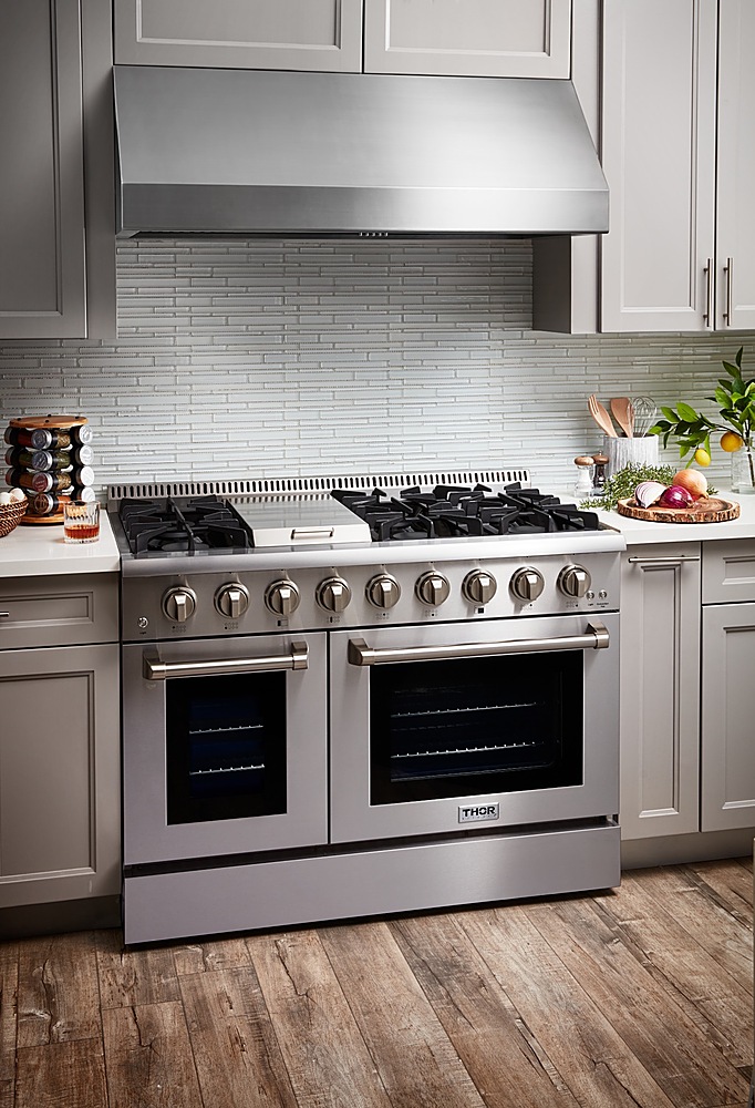 Angle View: Viking - 5.6 Cu. Ft. Self-Cleaning Freestanding Dual Fuel Convection Range - White