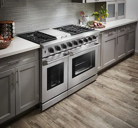 Angle. Thor Kitchen - 6.8 cu ft Freestanding Double Oven Convection Gas Range - Stainless Steel.