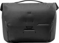 Angle. Peak Design - Everyday Messenger 13L v2 - Black.