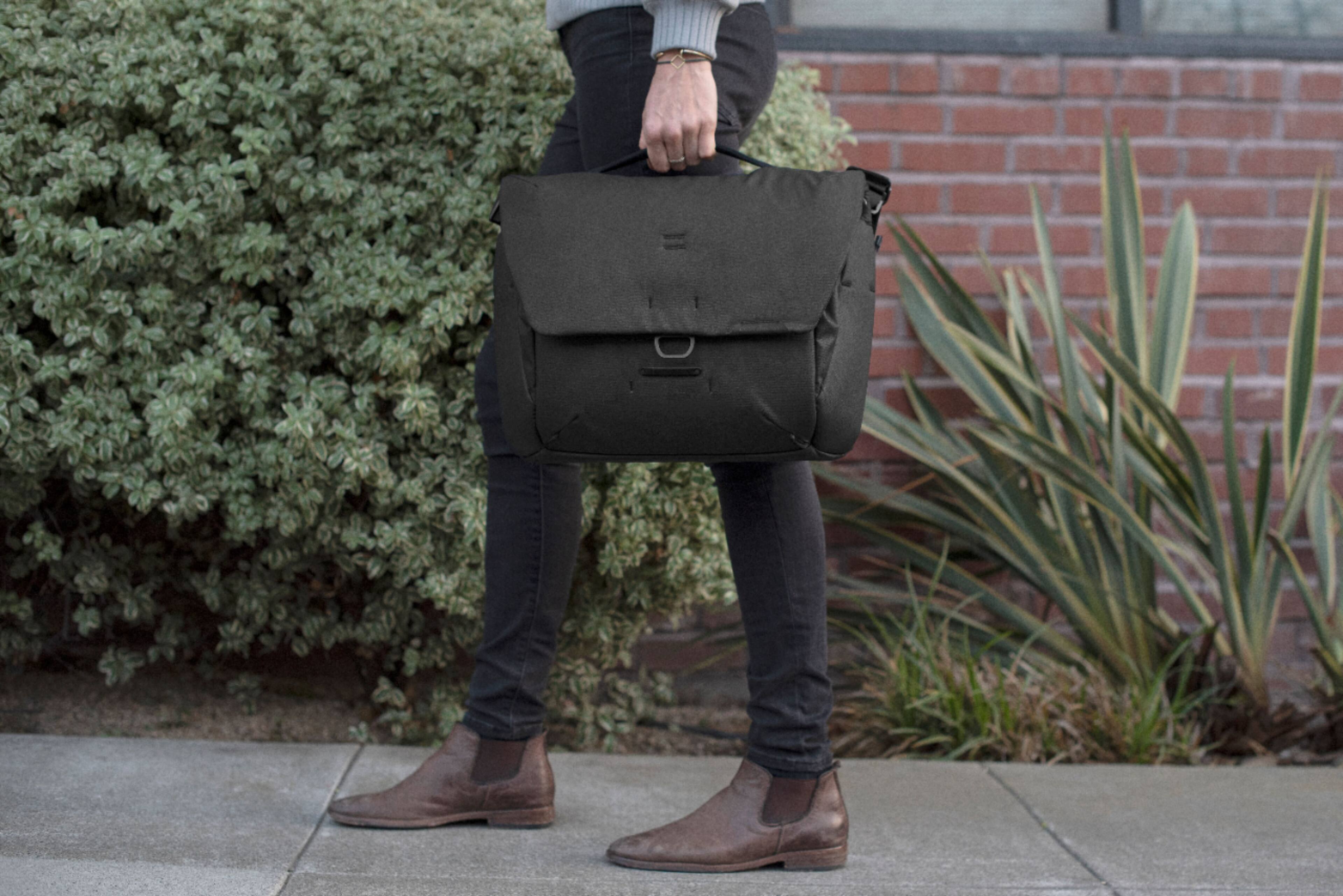 Alt View 17. Peak Design - Everyday Messenger 13L v2 - Black.