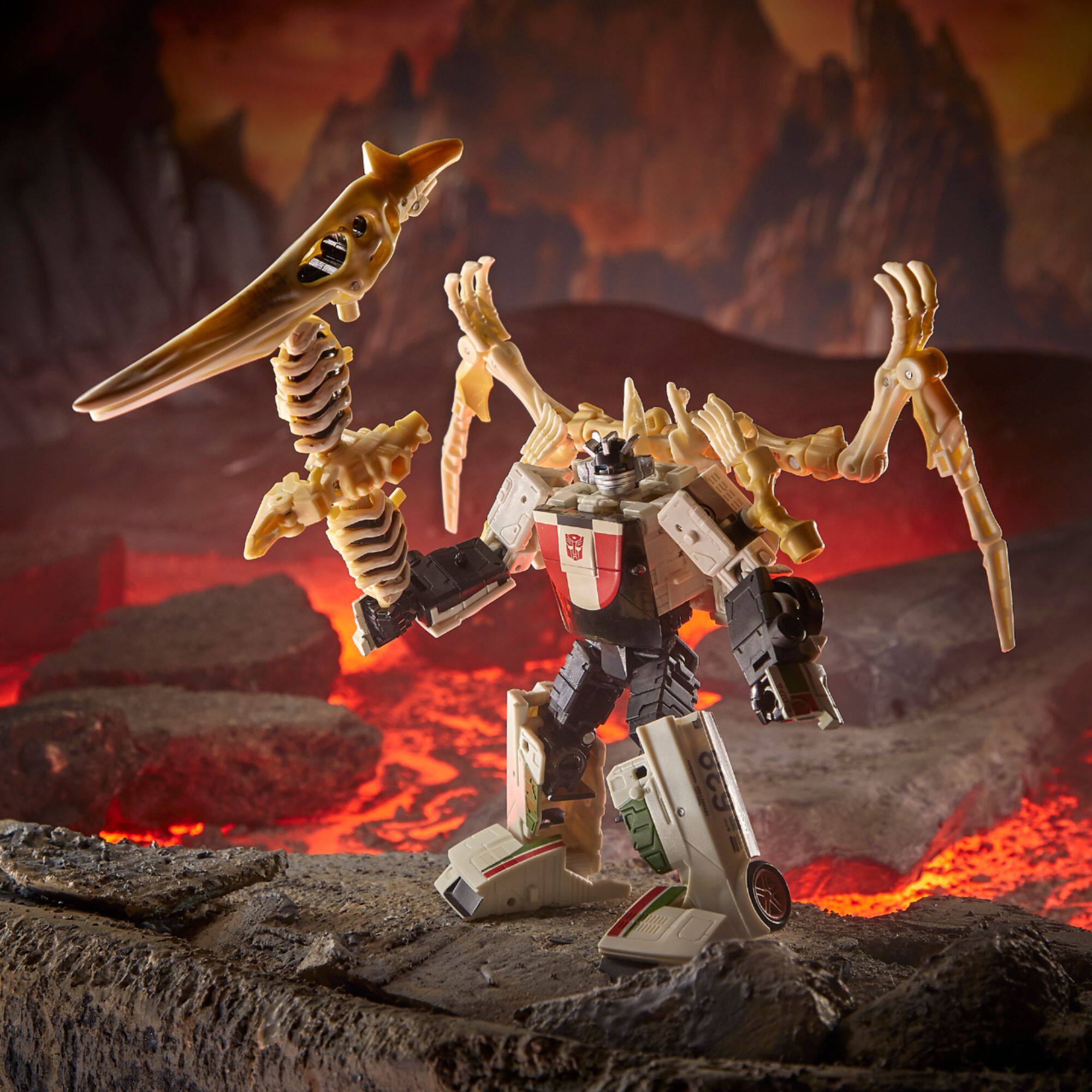 Alt View 15. Transformers - Generations War for Cybertron: Kingdom Deluxe WFC-K24 Wheeljack.