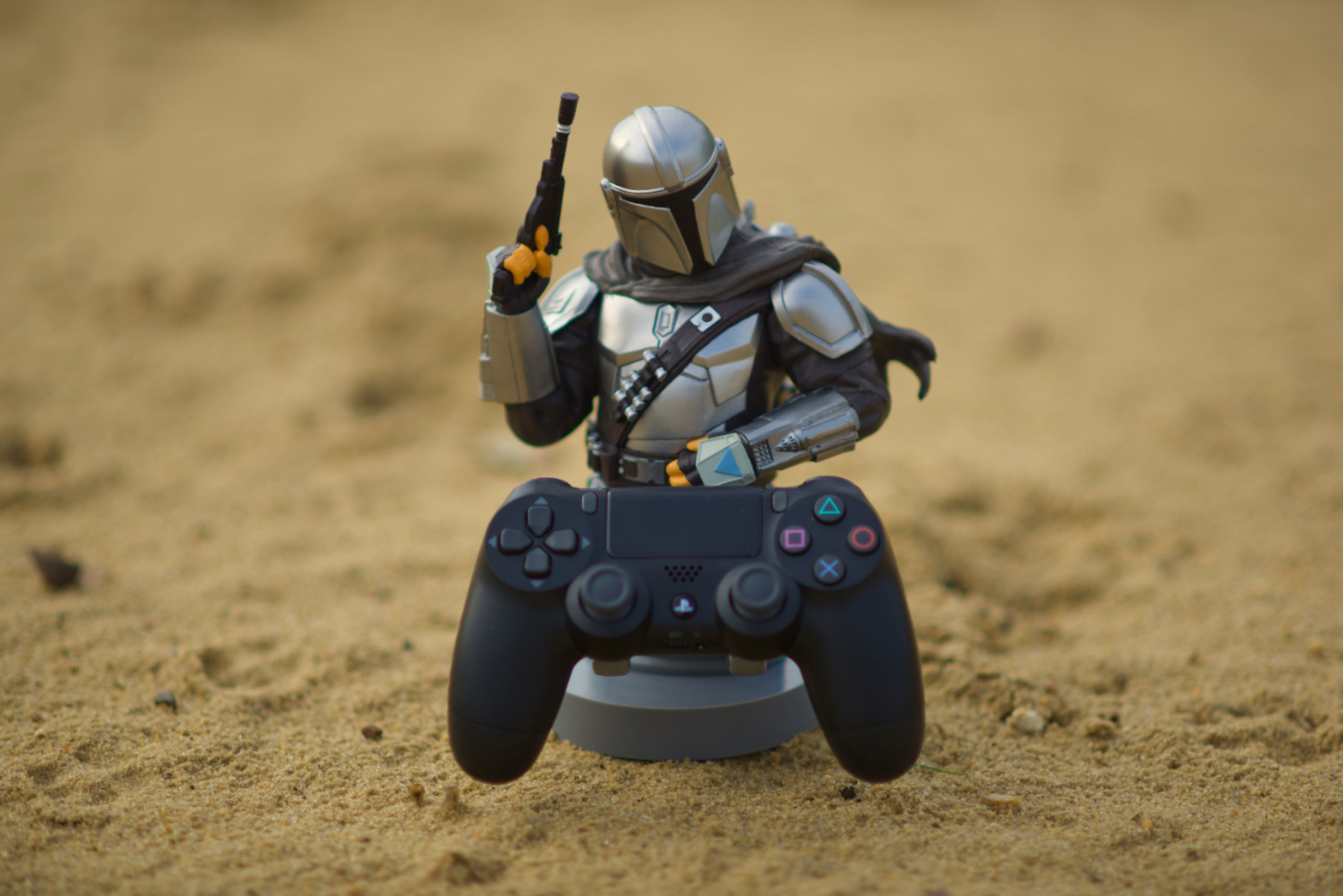 Angle View: Cable Guy - Star Wars - The Mandalorian 8-inch Phone and Controller Holder