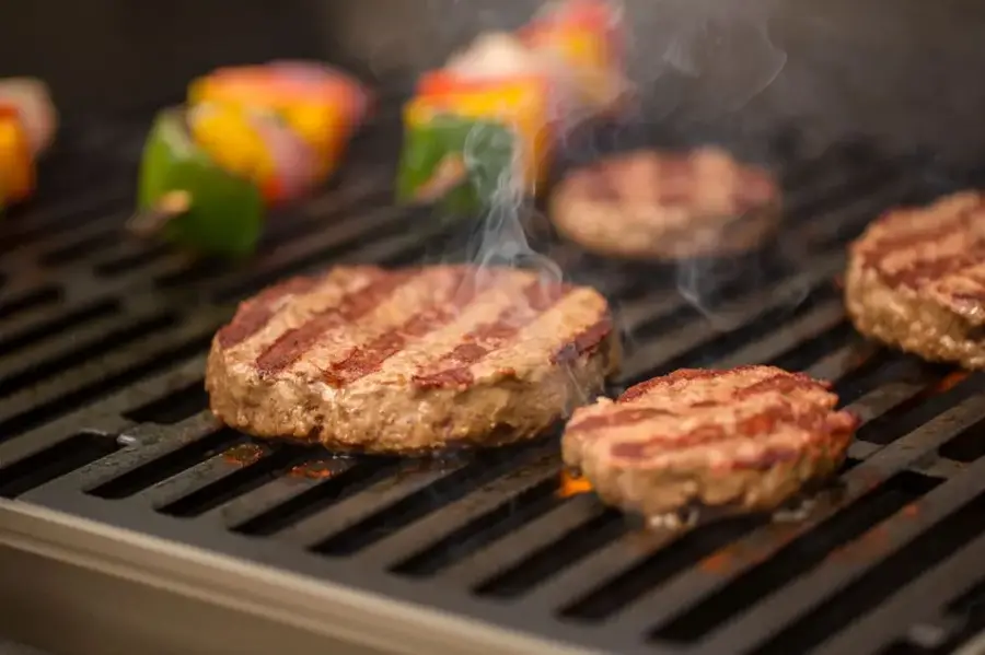 Alt View 16. Weber - Spirit E-310 3-Burner Propane Gas Grill - Black.