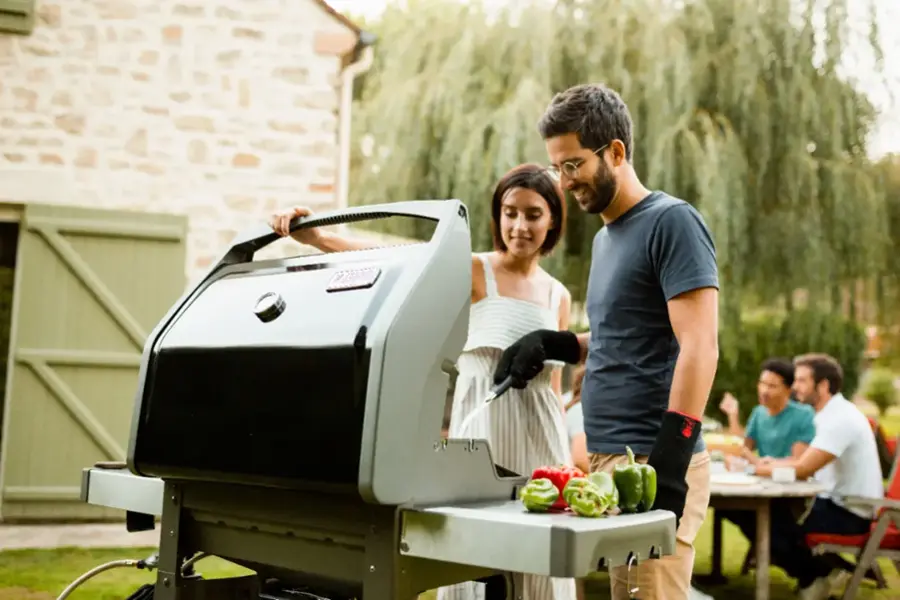 Alt View 19. Weber - Spirit E-310 3-Burner Propane Gas Grill - Black.
