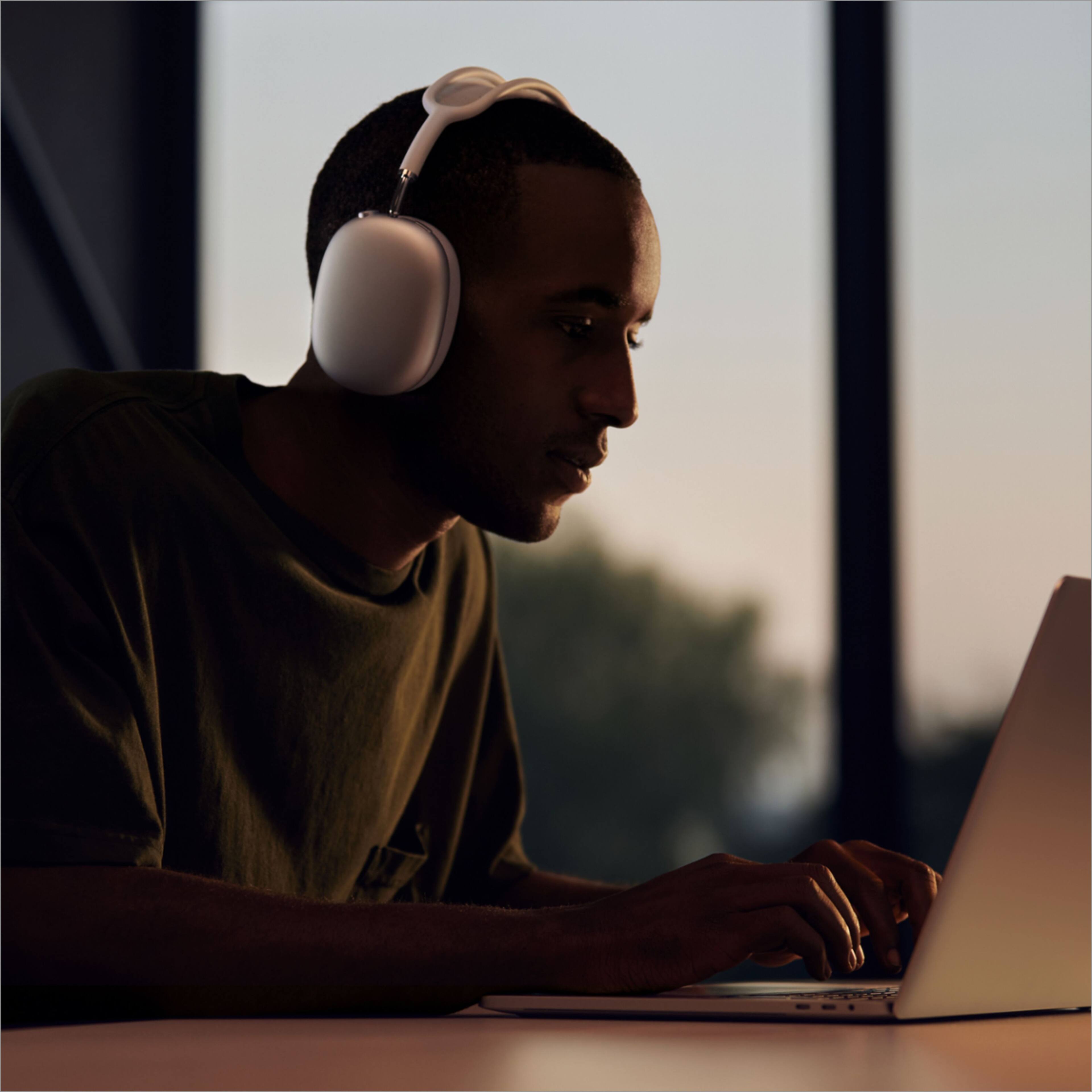 Alt View 14. Apple - Geek Squad Certified Refurbished AirPods Max - Space Gray.