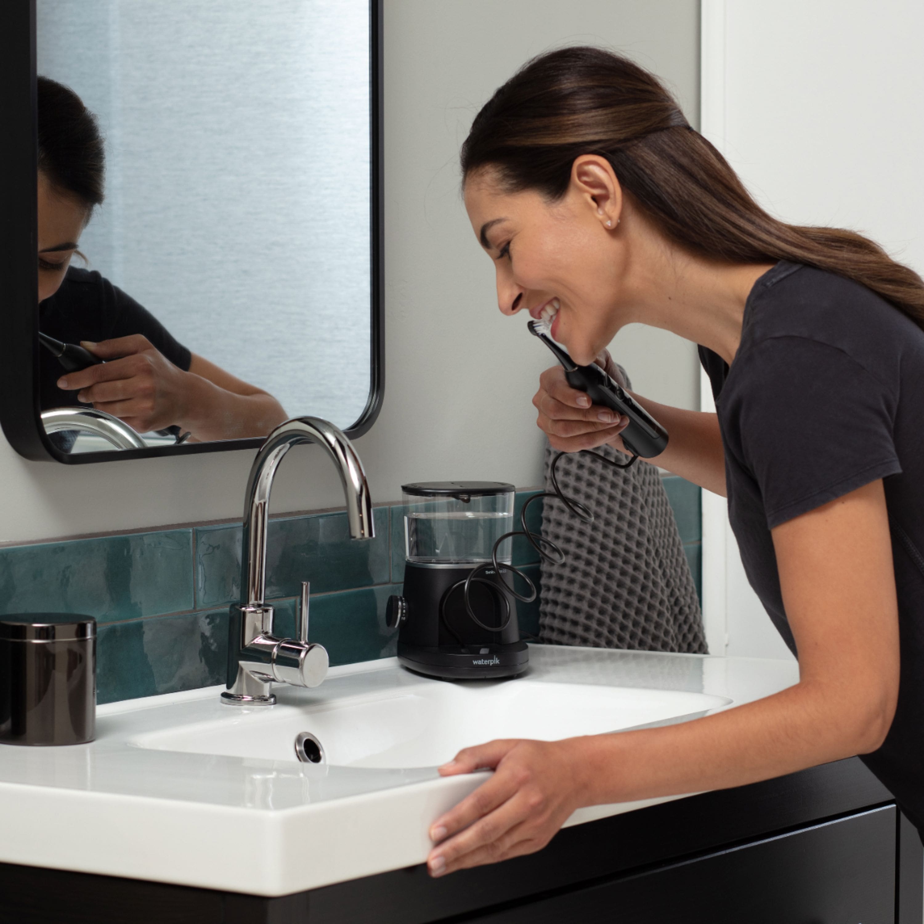 Alt View 12. Waterpik - Sonic-Fusion 2.0 - Black.