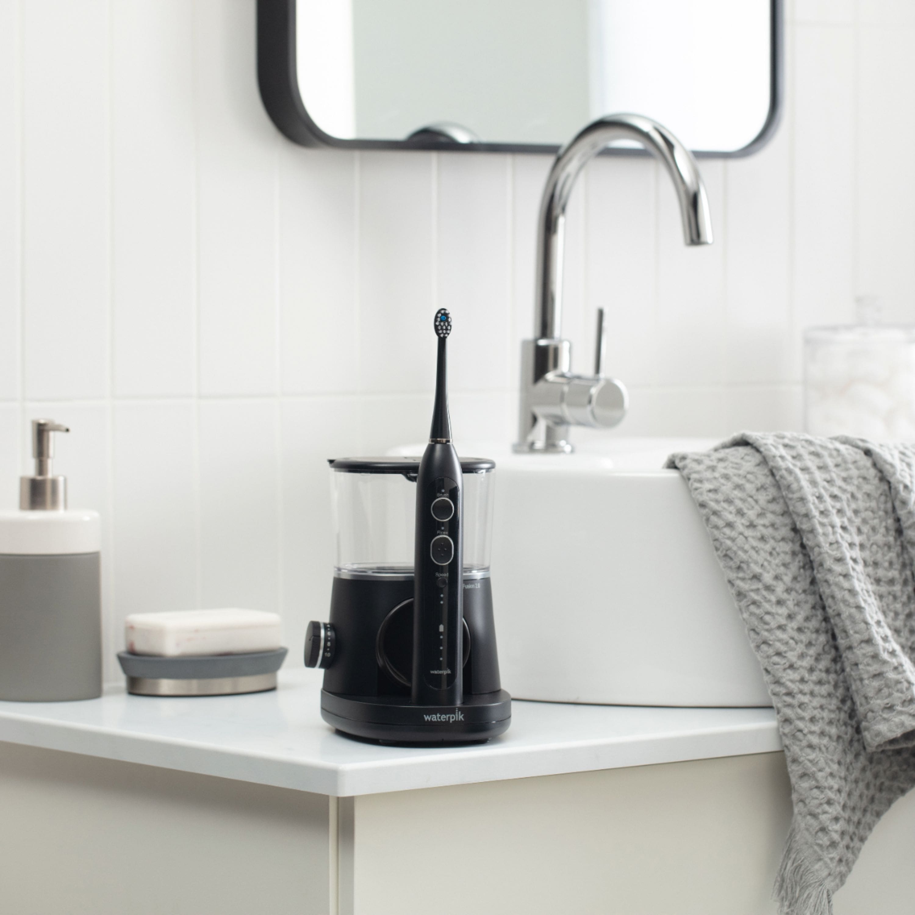 Alt View 14. Waterpik - Sonic-Fusion 2.0 - Black.