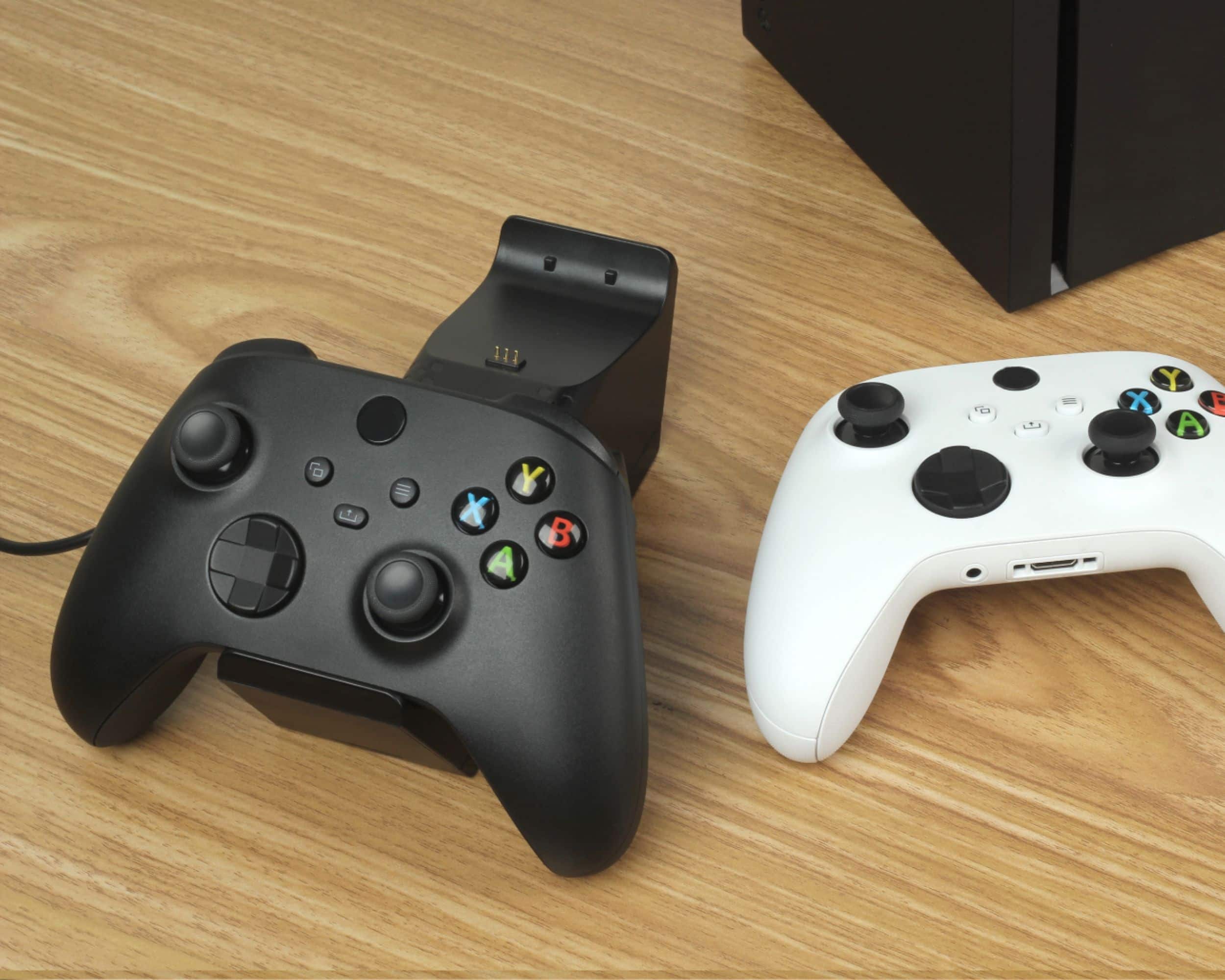 Alt View 17. Insignia™ - Dual Controller Charging System for Xbox Series X|S - Black.