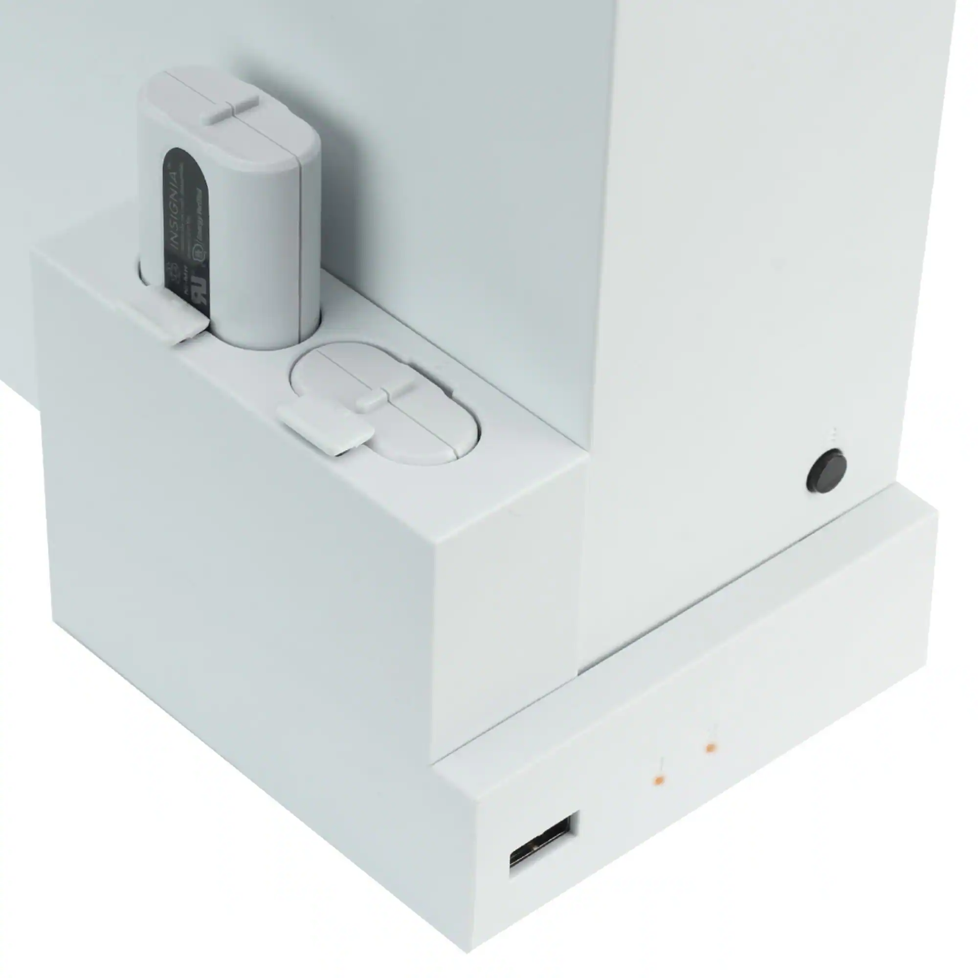 Zoom in on Alt View 14. Insignia™ - Side Dock Dual Battery Charger for Xbox Series S - White.