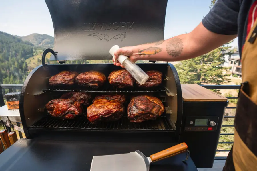 Alt View 15. Traeger Grills - Ironwood 885 Pellet Grill and Smoker with WiFIRE - Black.