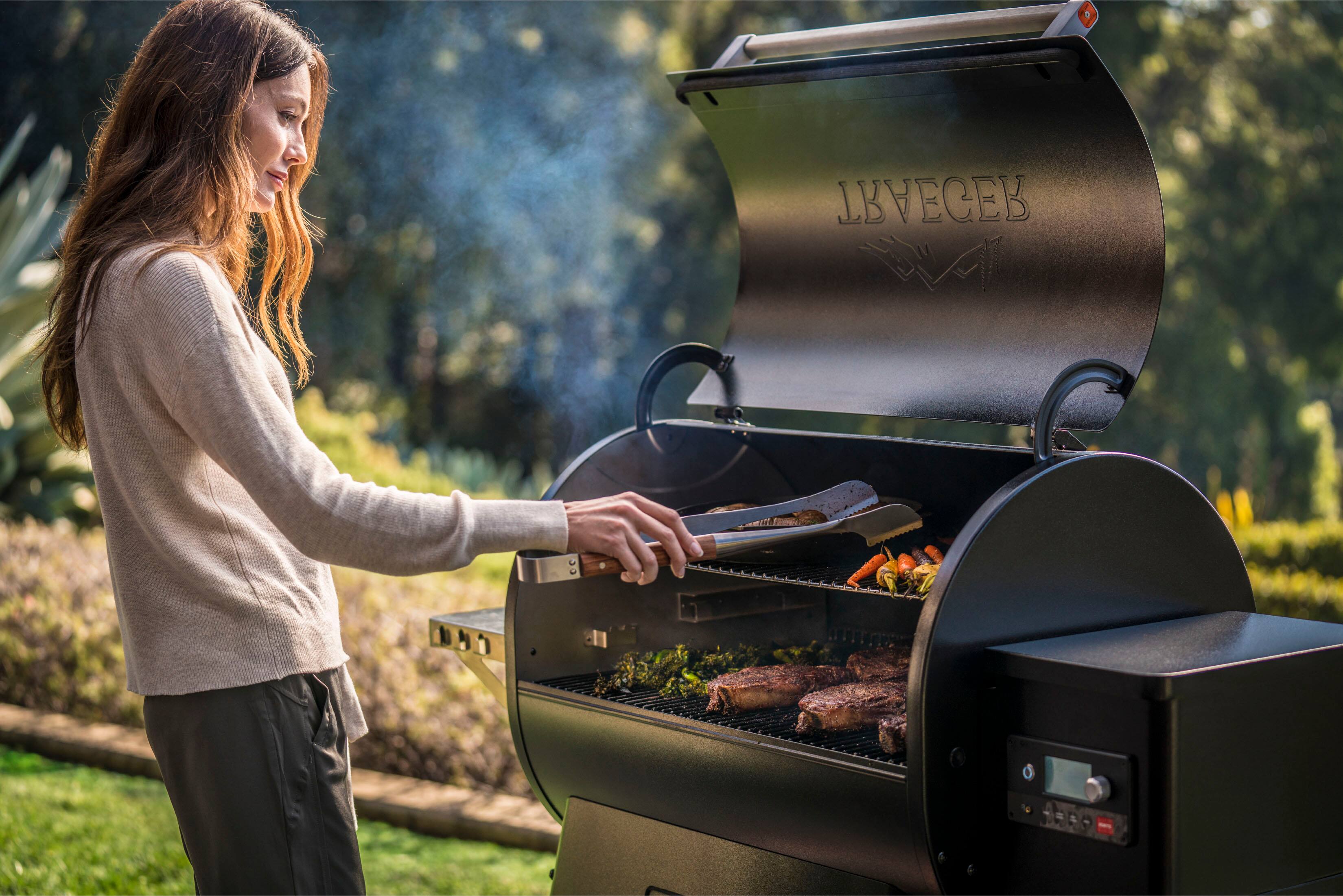 Alt View 17. Traeger Grills - Ironwood 885 Pellet Grill and Smoker with WiFIRE - Black.