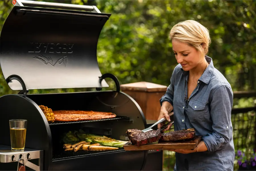 Alt View 18. Traeger Grills - Ironwood 885 Pellet Grill and Smoker with WiFIRE - Black.