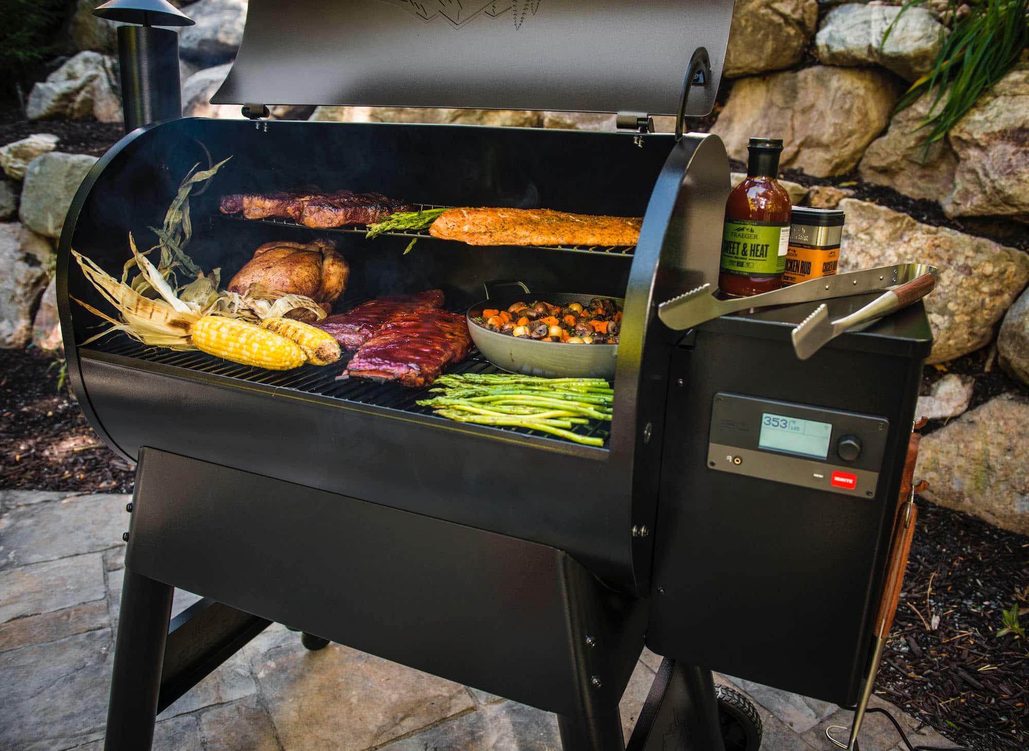 Alt View 13. Traeger Grills - Pro 780 Pellet Grill and Smoker with WiFIRE - Black.