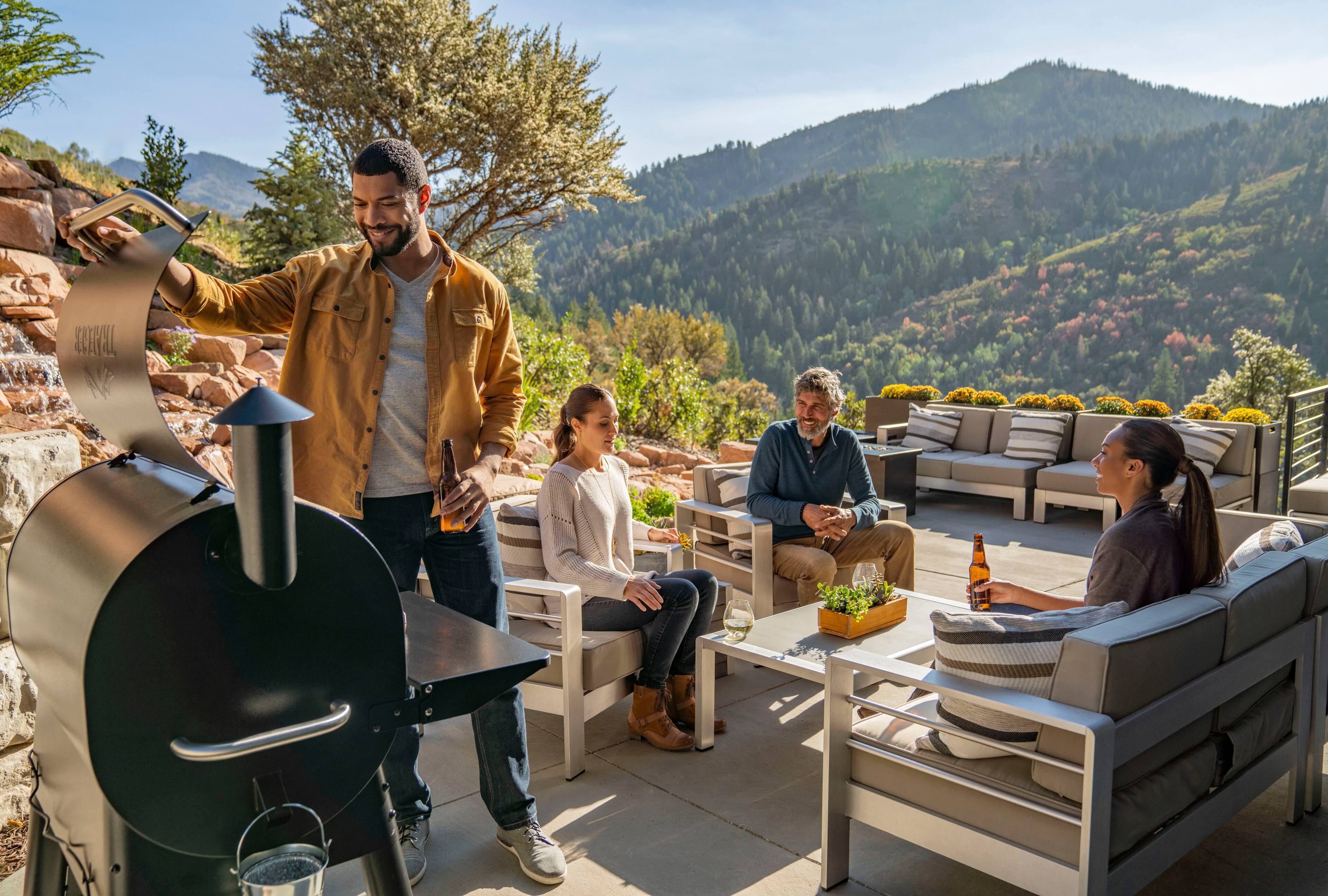 Alt View 16. Traeger Grills - Pro 780 Pellet Grill and Smoker with WiFIRE - Black.