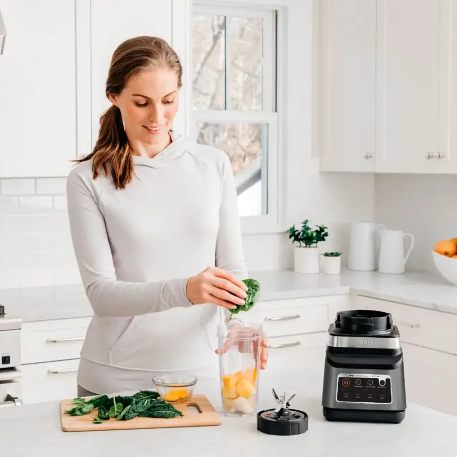 NIOZA: I | a | EXTRACT NUTRITIOUS SMOOTHIES Blend right in the cup and take your personalized smoothies on the go.