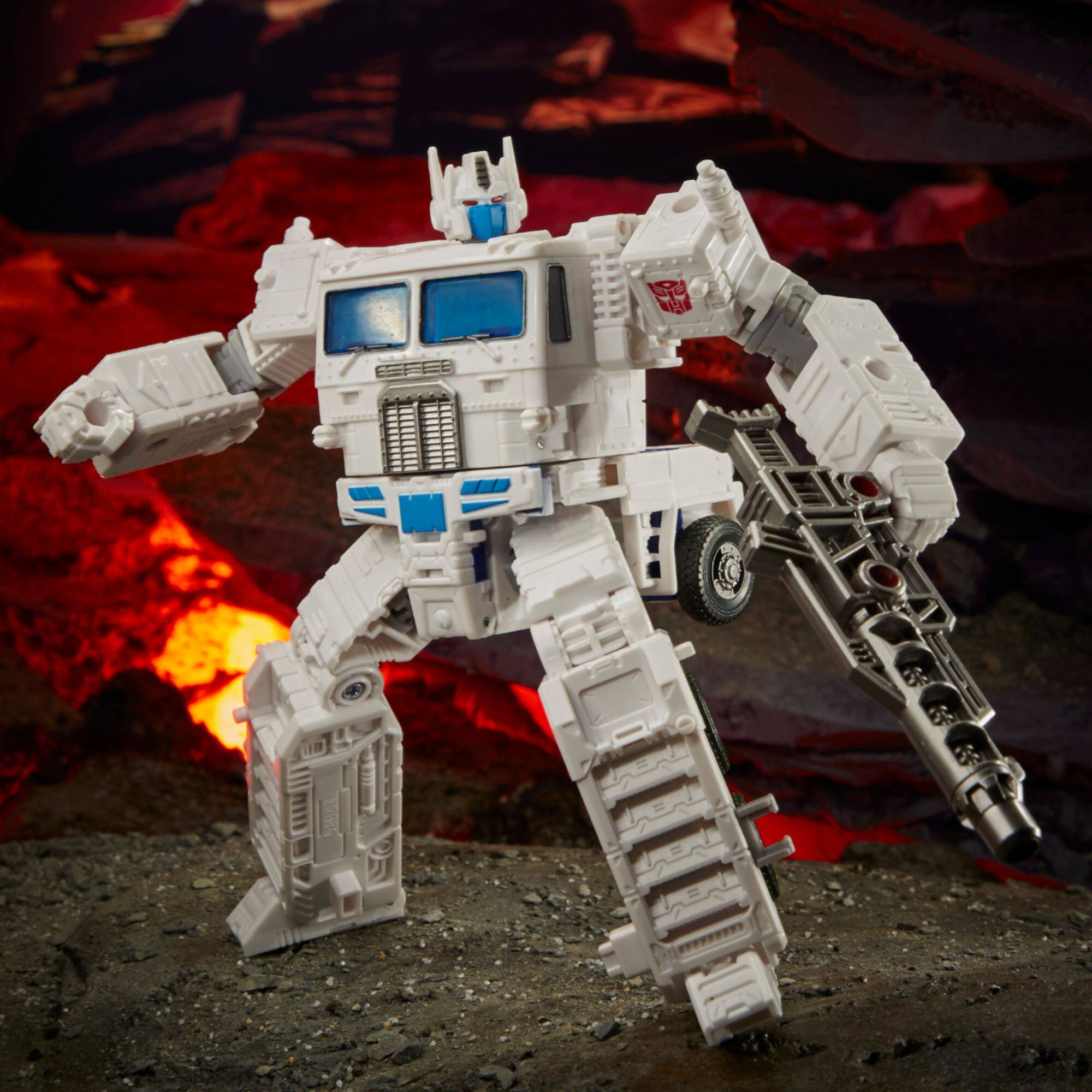 Alt View 15. Transformers - Generations War for Cybertron: Kingdom Leader WFC-K20 Ultra Magnus.