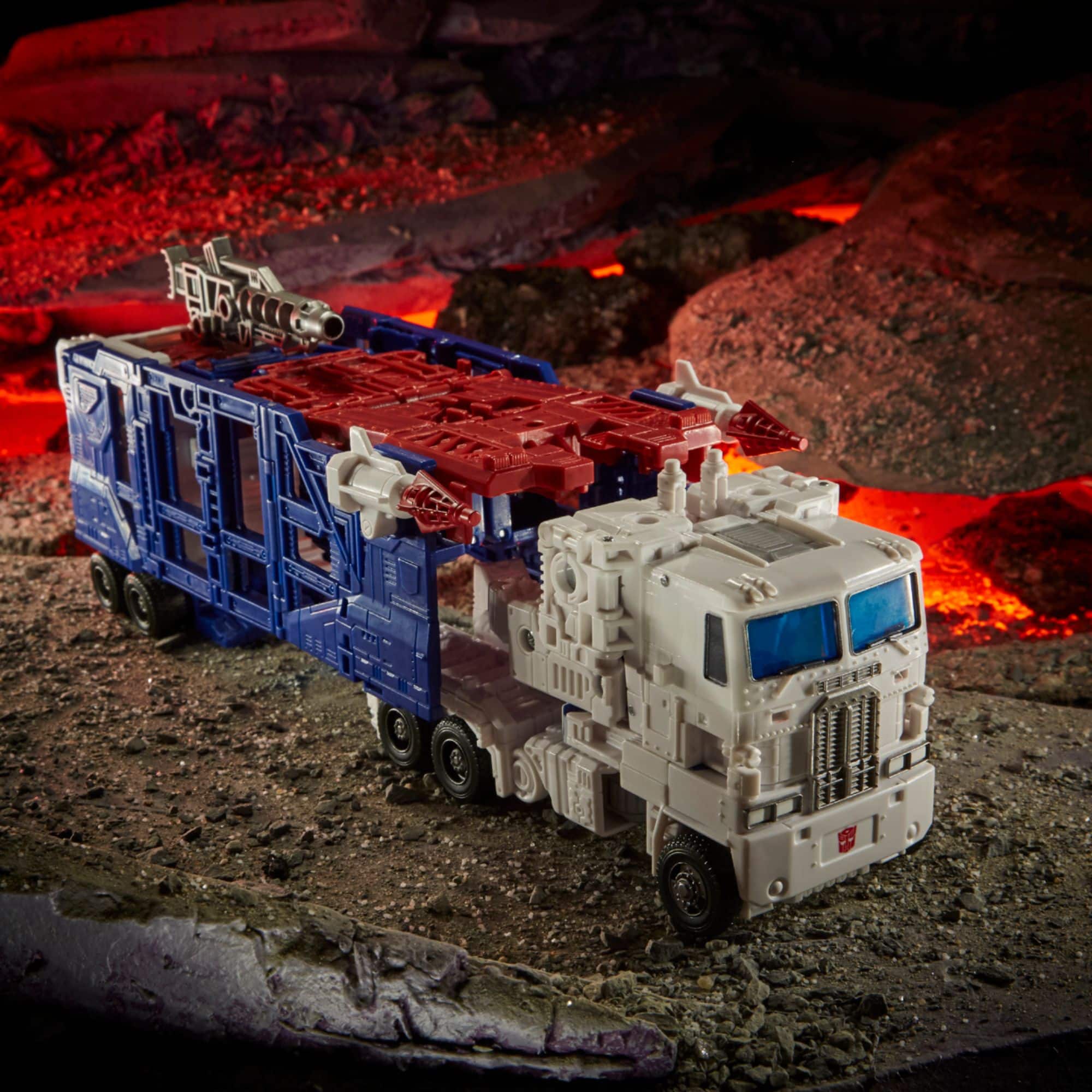 Alt View 16. Transformers - Generations War for Cybertron: Kingdom Leader WFC-K20 Ultra Magnus.