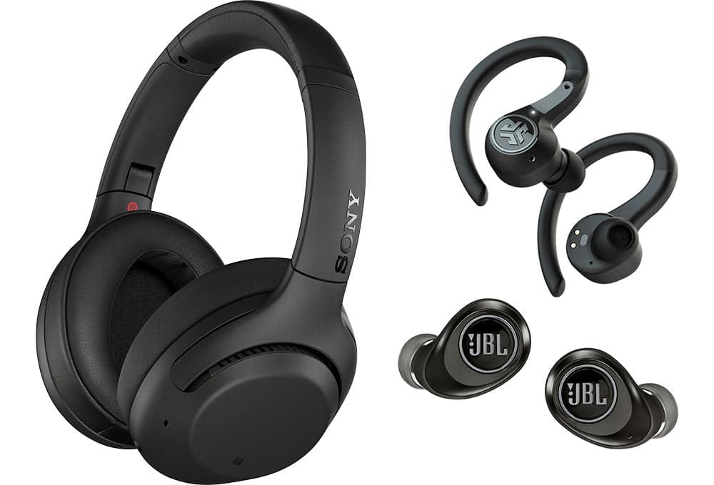 The text in the image shows two types of headphones: one is a Sony over-ear headphone, and the other is a JBL earbud. The text "R" is also visible on the Sony headphone.