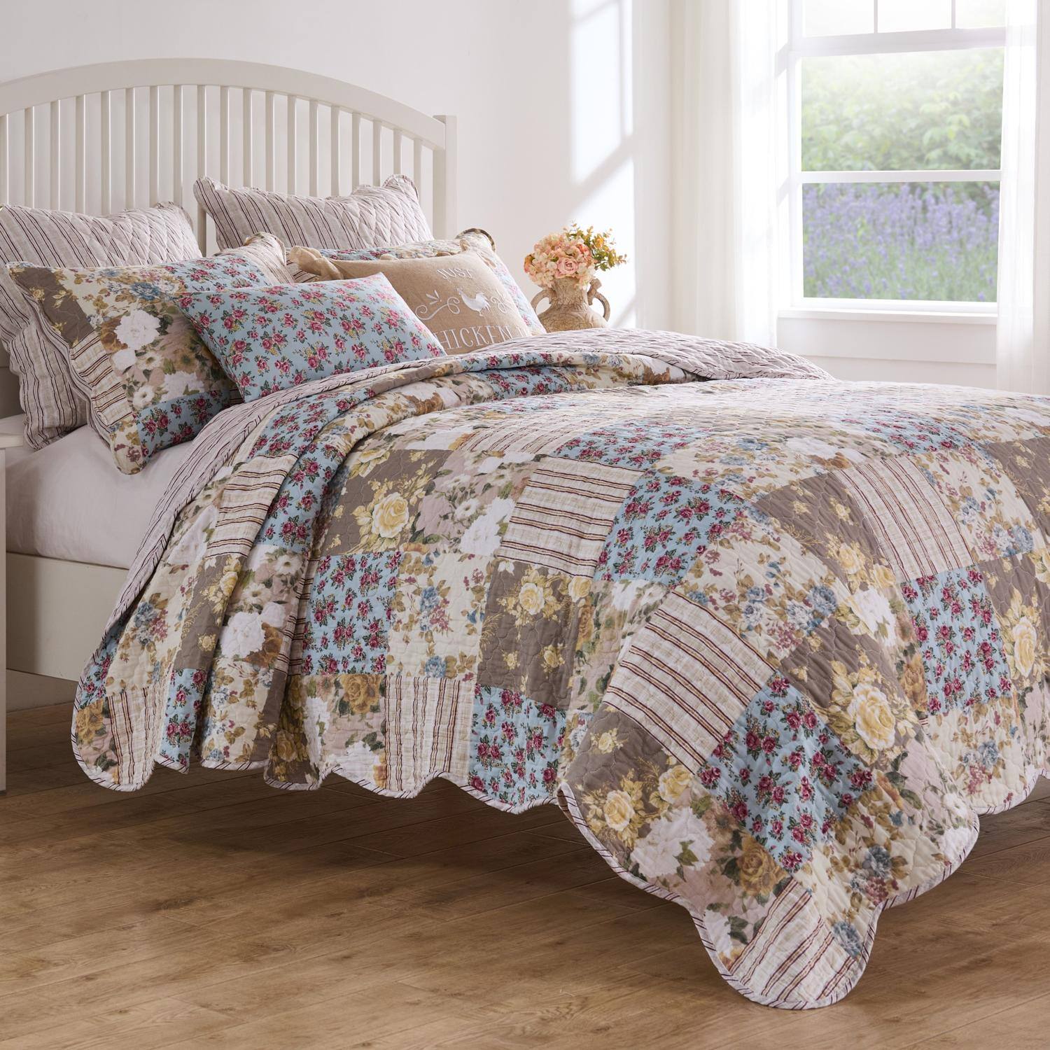 Alt View 3. Greenland Home Fashions - Greenland Home Fashions French Country Luxurious Modern Design Quilt Bedding Set 3-Piece Full/Queen Multicolor - Multicolor.