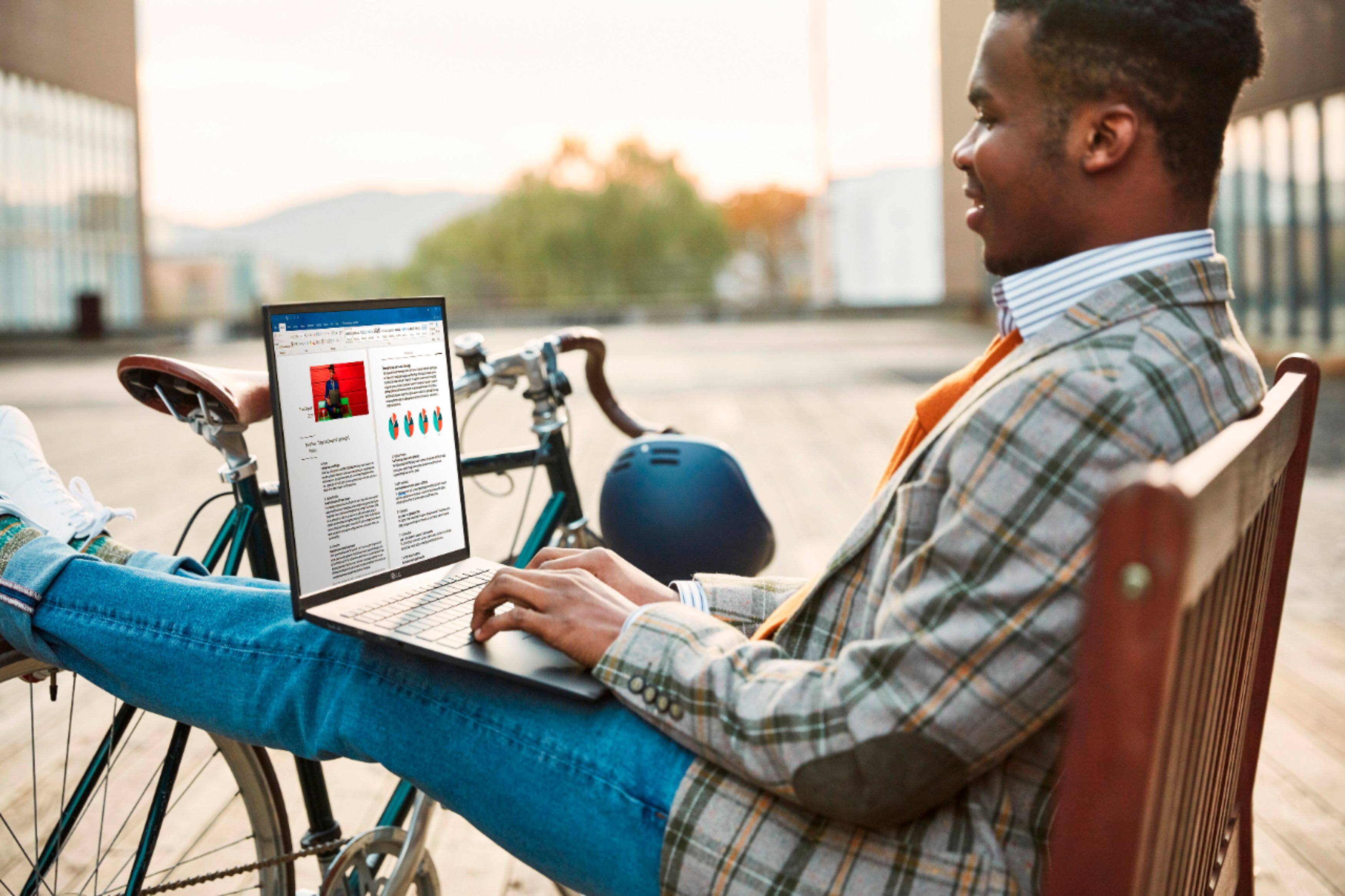 Alt View 20. LG - gram 16” WQXGA Laptop – Intel Evo Platform Core i7 – 16GB RAM – 1TB NVMe Solid State Drive - Black.