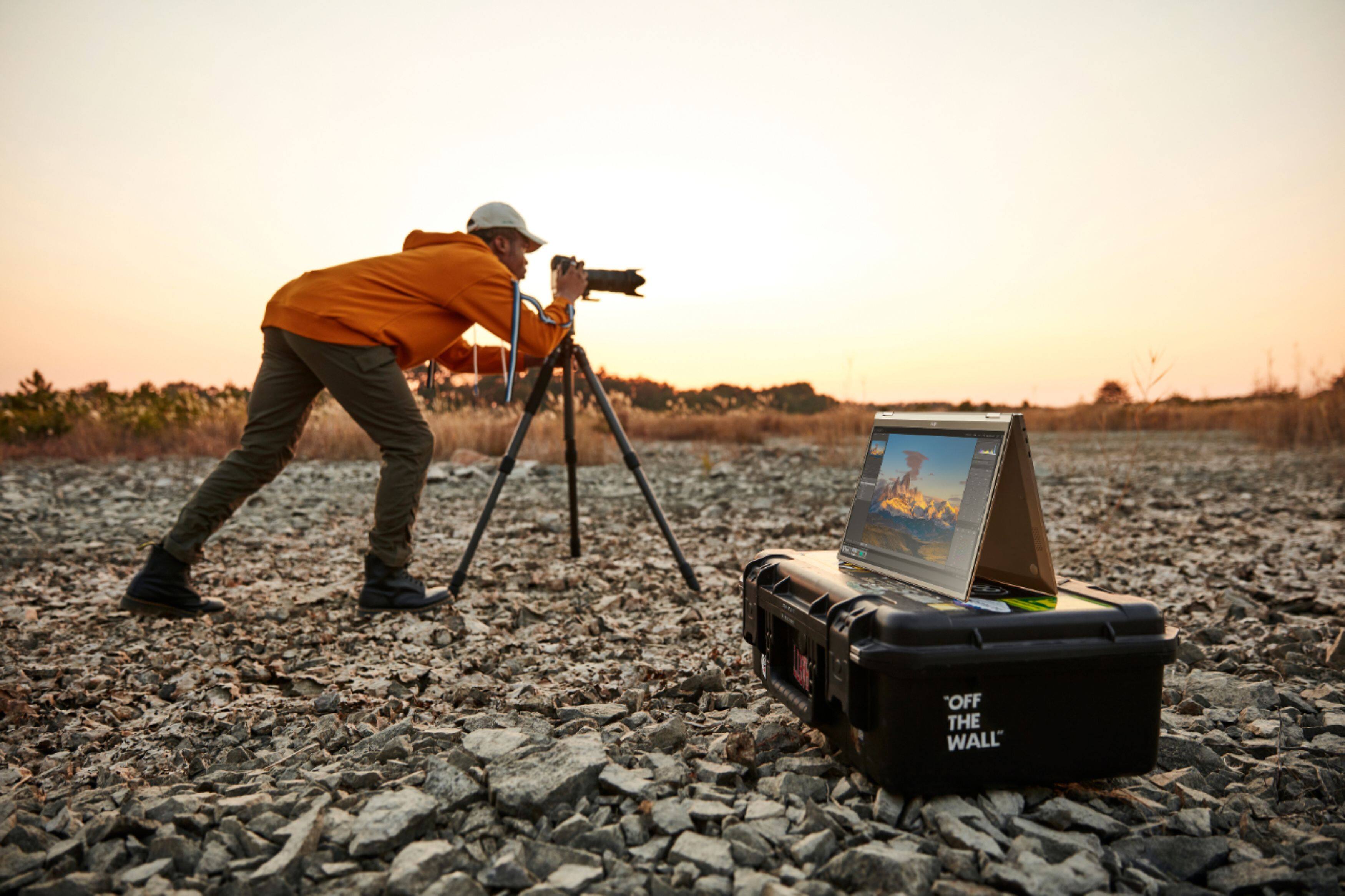 Alt View 26. LG - gram 2-in-1 16” WQXGA Laptop – Intel Evo Platform Core i7 – 16GB RAM – 2TB NVMe Solid State Drive.