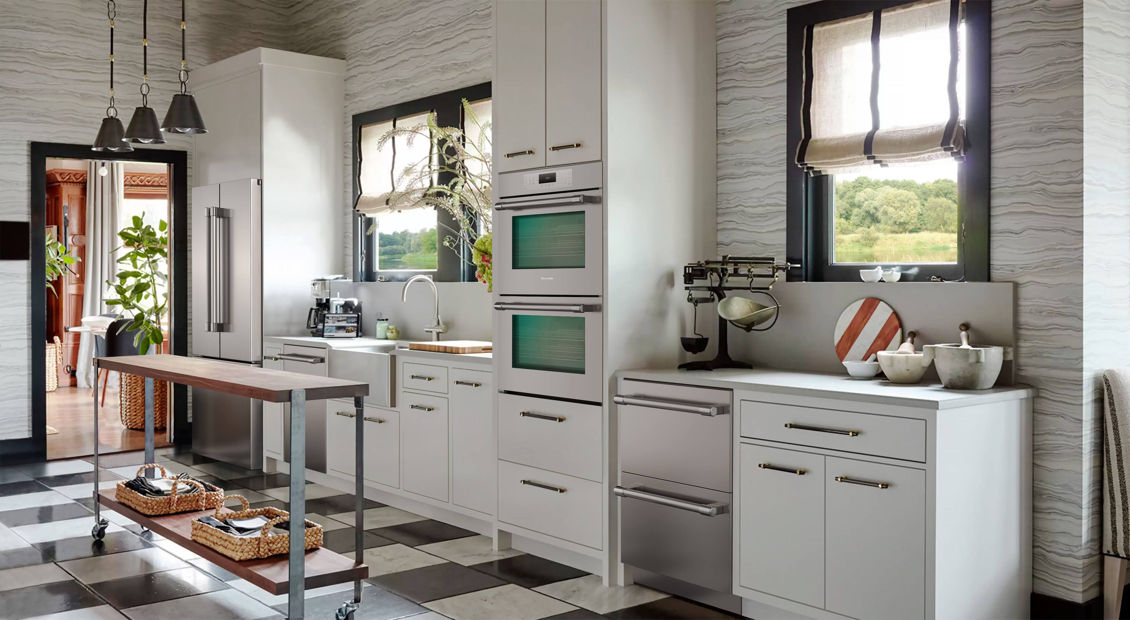 Alt View 11. Thermador - Masterpiece Series 30" Built-In Double Electric Convection Wall Oven with Professional Handle and Wifi - Silver.