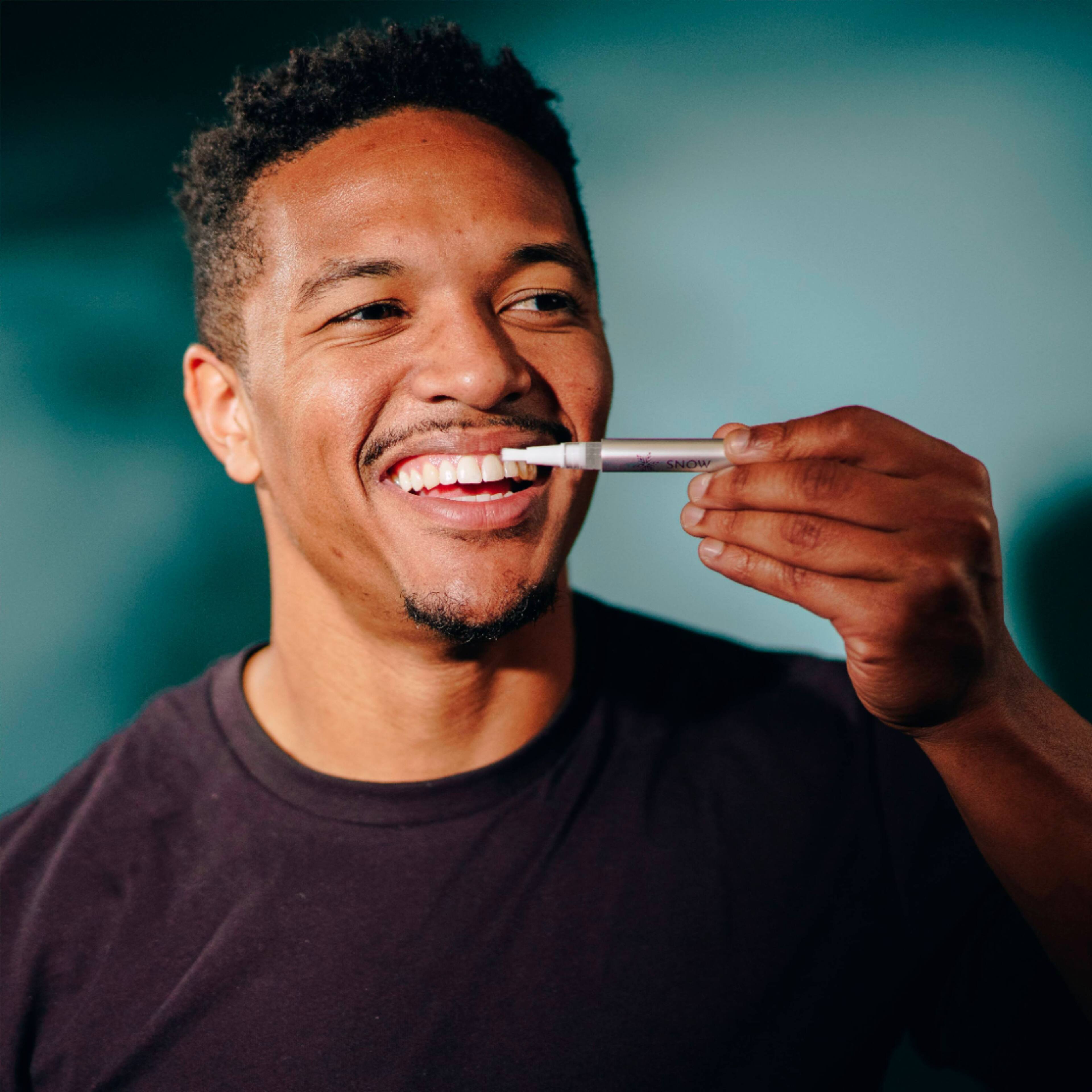 Alt View 18. Snow - Wireless Teeth Whitening Kit - White.