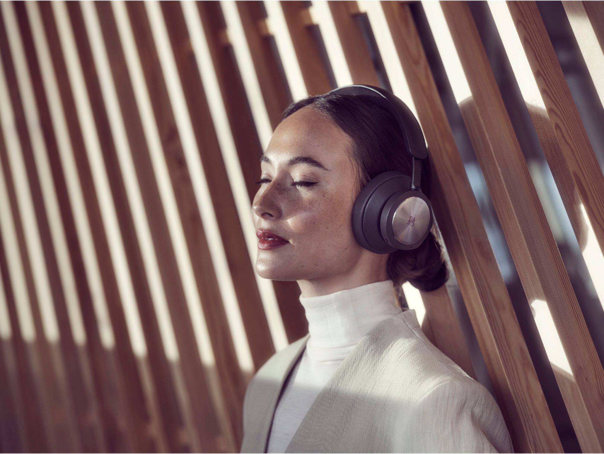 Alt View 23. Bang & Olufsen - Beoplay Portal Xbox Wireless Noise Cancelling Over-the-Ear Headphones - Black Anthracite.