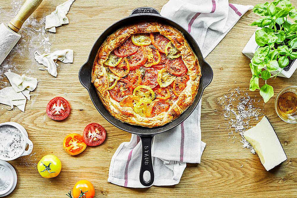 Alt View 11. Staub - Cast Iron 11-inch Traditional Skillet - Matte Black.