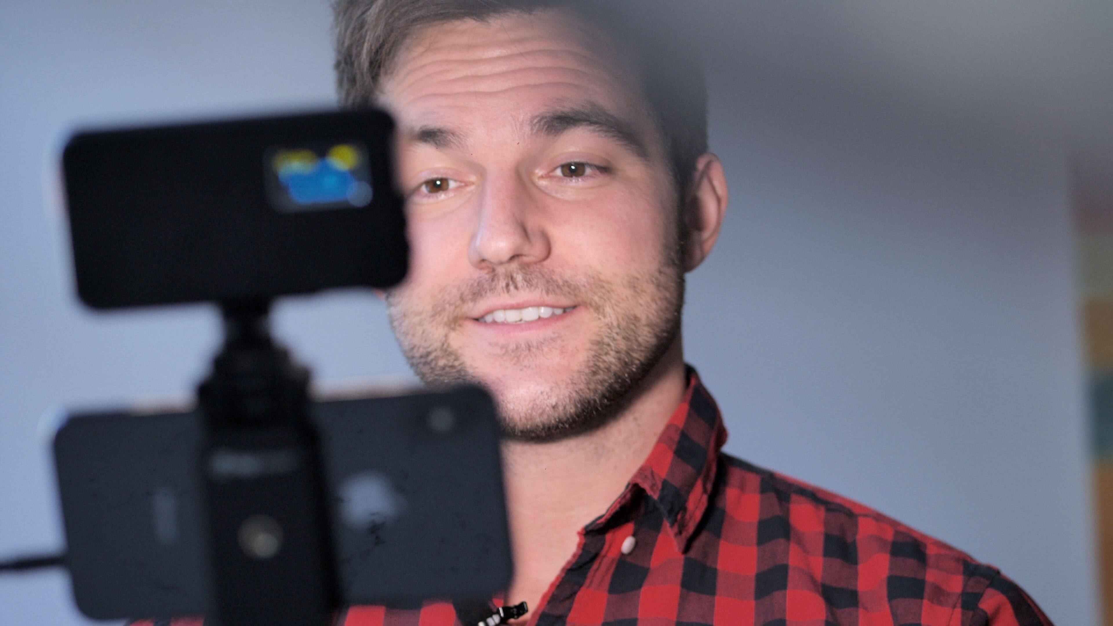 Alt View 15. Digipower - The Instructor - 8.5" Tripod Professional Video Kit -Work, Teach & Learn from Home - Black.