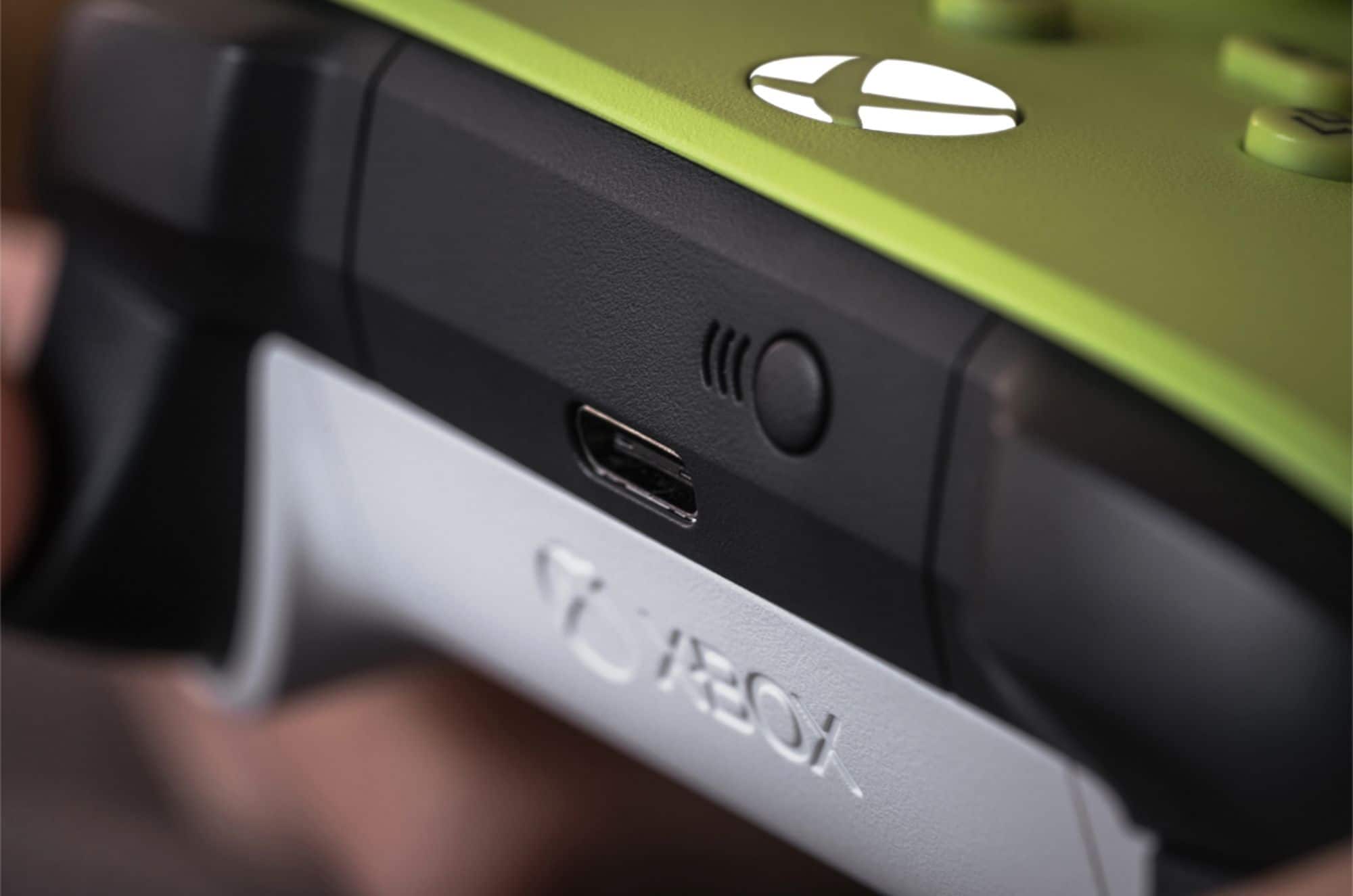 Alt View 19. Microsoft - Xbox Wireless Controller for Xbox Series X, Xbox Series S, Xbox One, Windows Devices - Electric Volt.