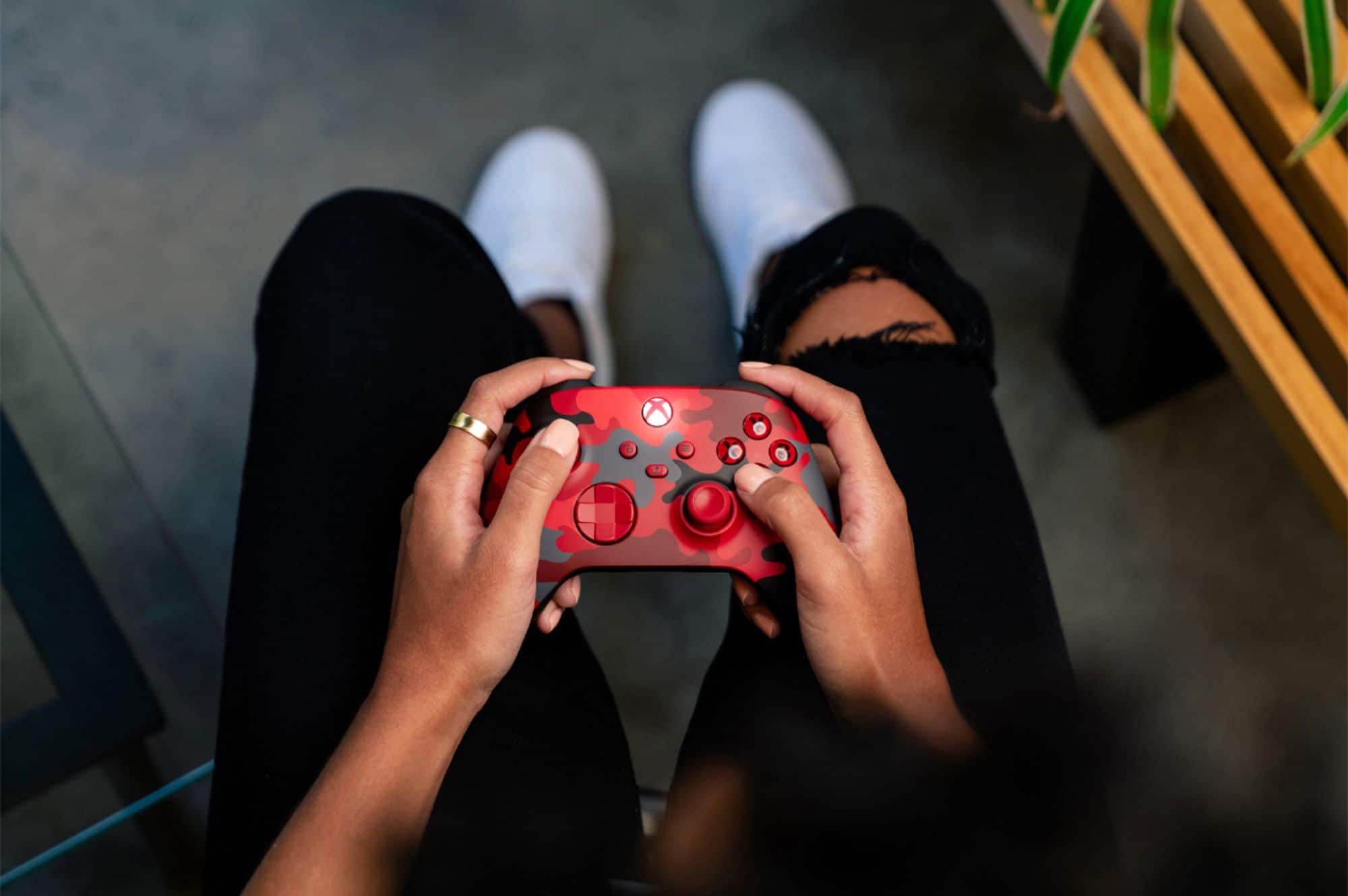 Alt View 16. Microsoft - Xbox Wireless Controller for Xbox Series X, Xbox Series S, Xbox One, Windows Devices - Daystrike Camo Special Edition.