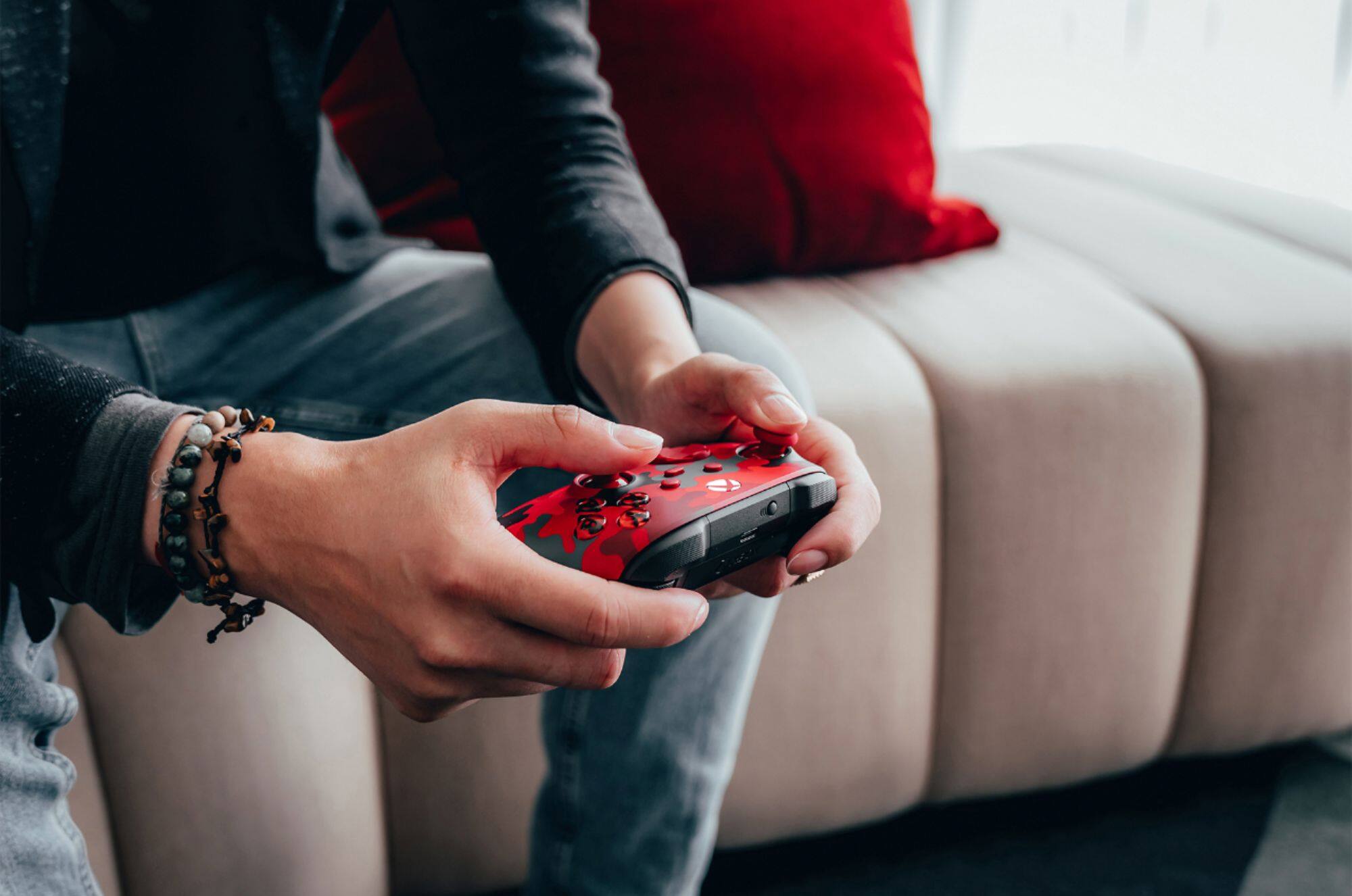 Alt View 17. Microsoft - Xbox Wireless Controller for Xbox Series X, Xbox Series S, Xbox One, Windows Devices - Daystrike Camo Special Edition.