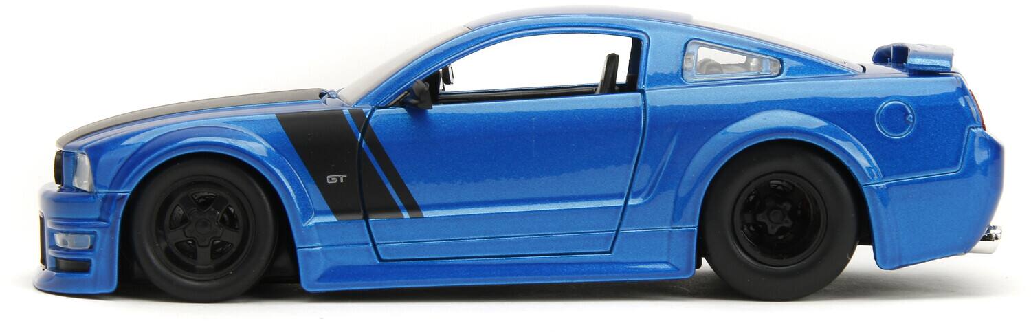 Alt View 3. Jada Toys - Big Time Muscle - 1:24 2006 Ford Mustang GT Die-Cast Car   - COLLECTIBLES - Multicolor.