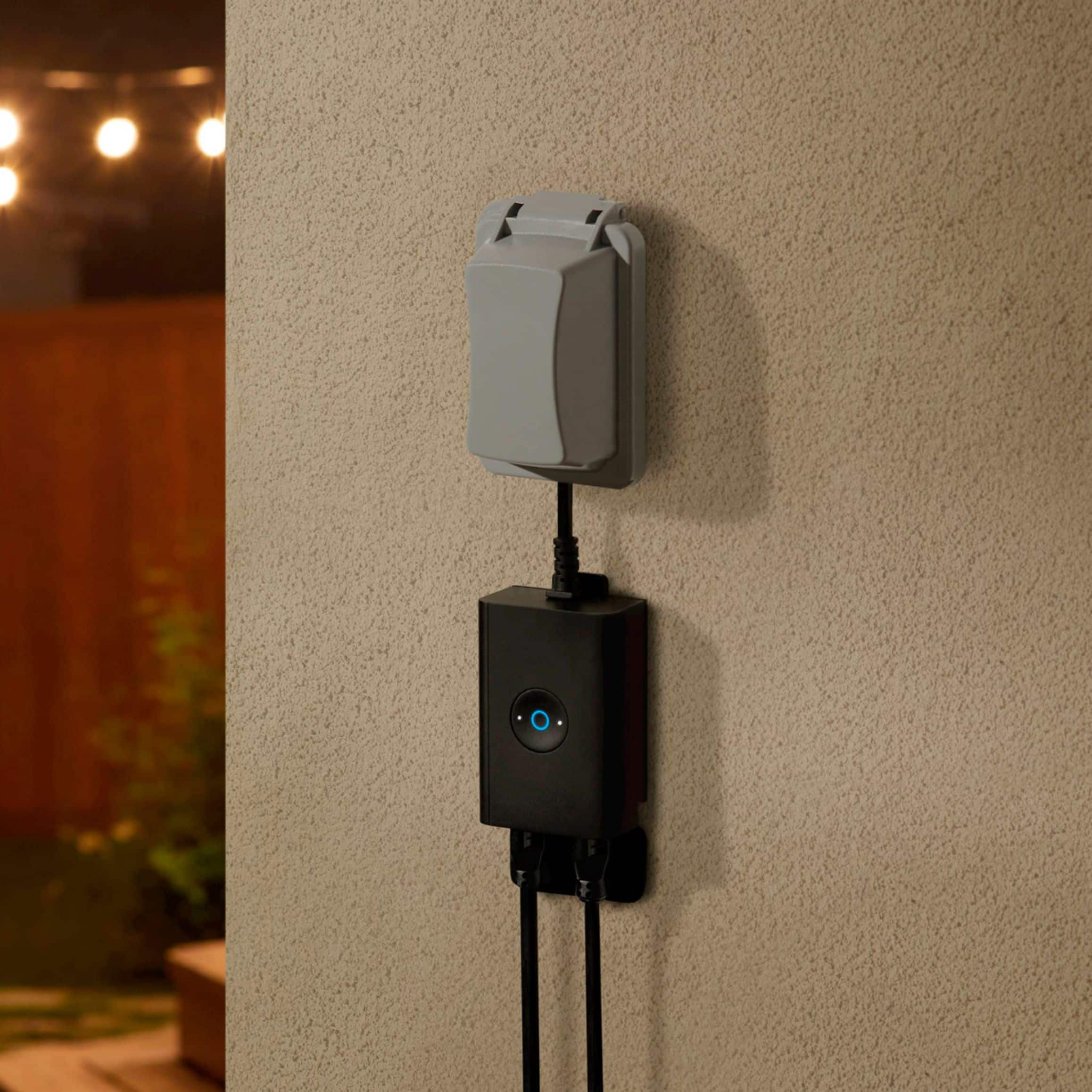 Alt View 12. Ring - Outdoor Smart Plug - Black.