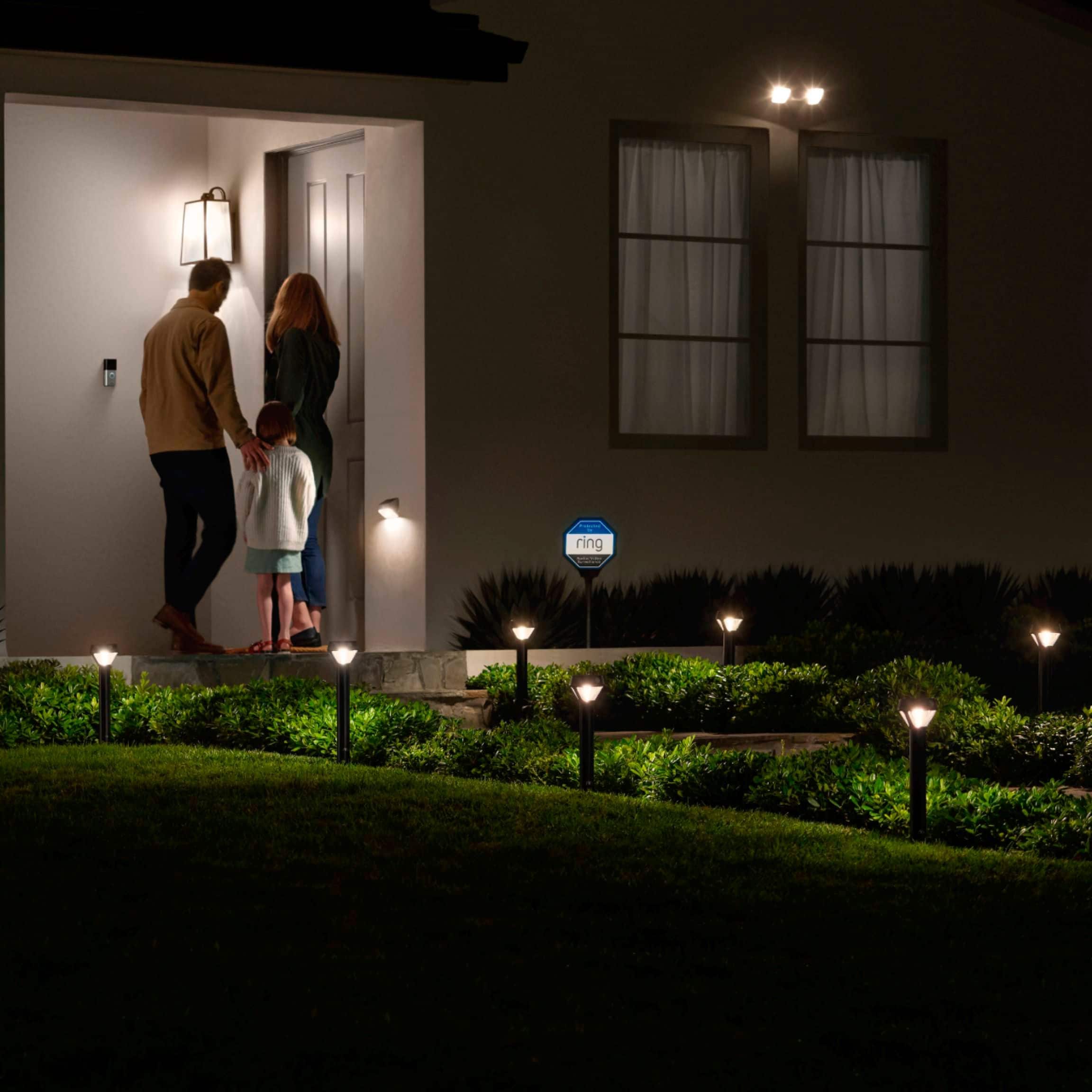 Alt View 14. Ring - Outdoor Smart Plug - Black.