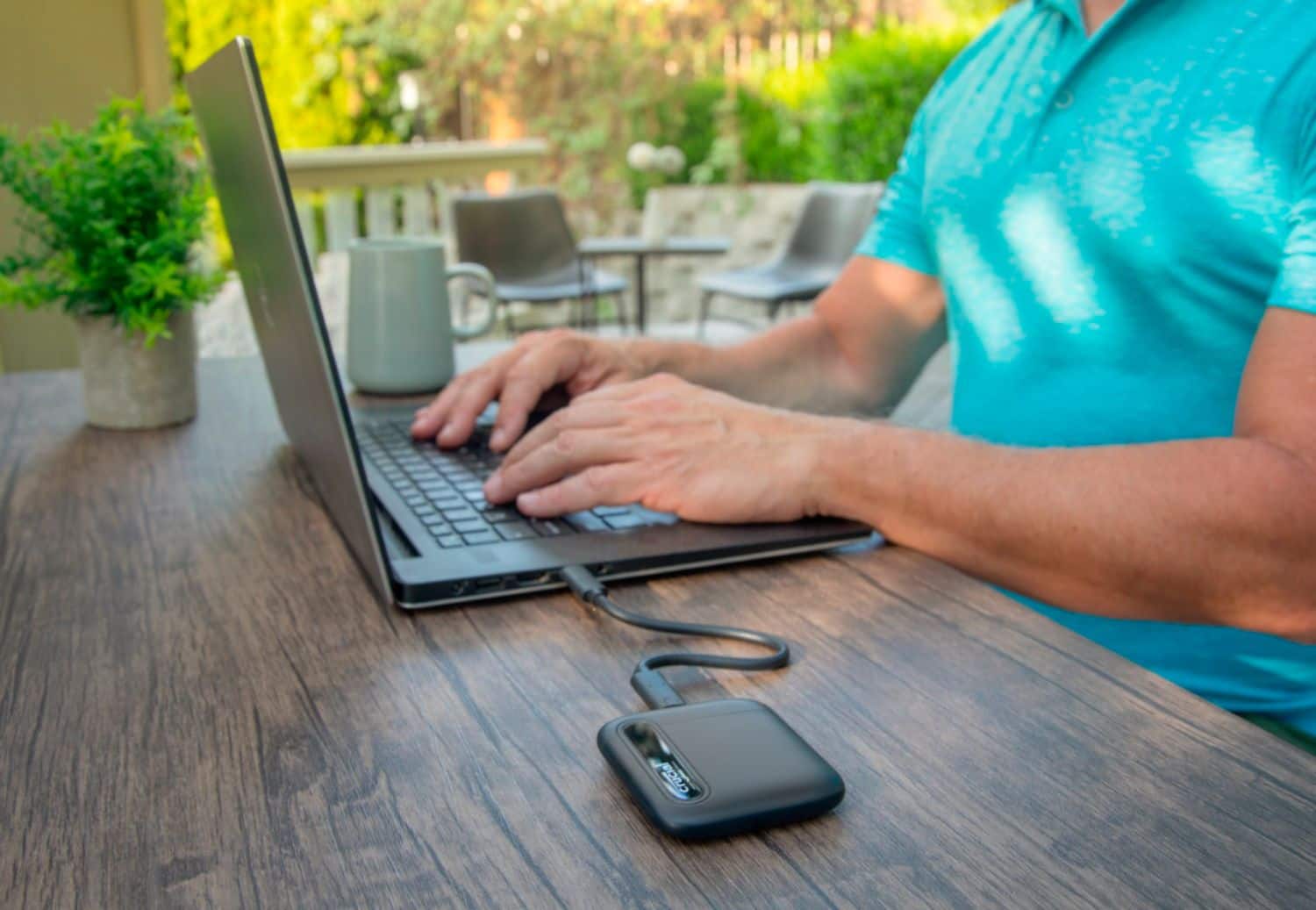 Alt View 13. Crucial - X6 SE 4TB External USB-C/USB-A Portable SSD - Black.