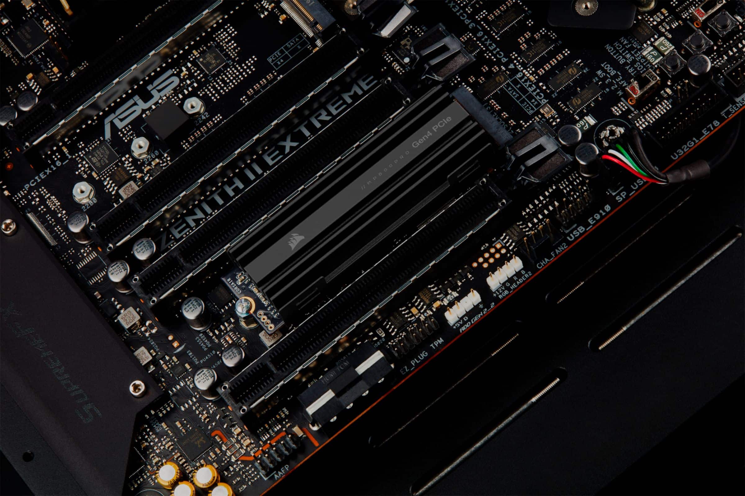 Alt View 14. CORSAIR - MP600 PRO 1TB Internal SSD PCIe Gen 4 x4 NVMe with Heatsink for Desktops - Black.