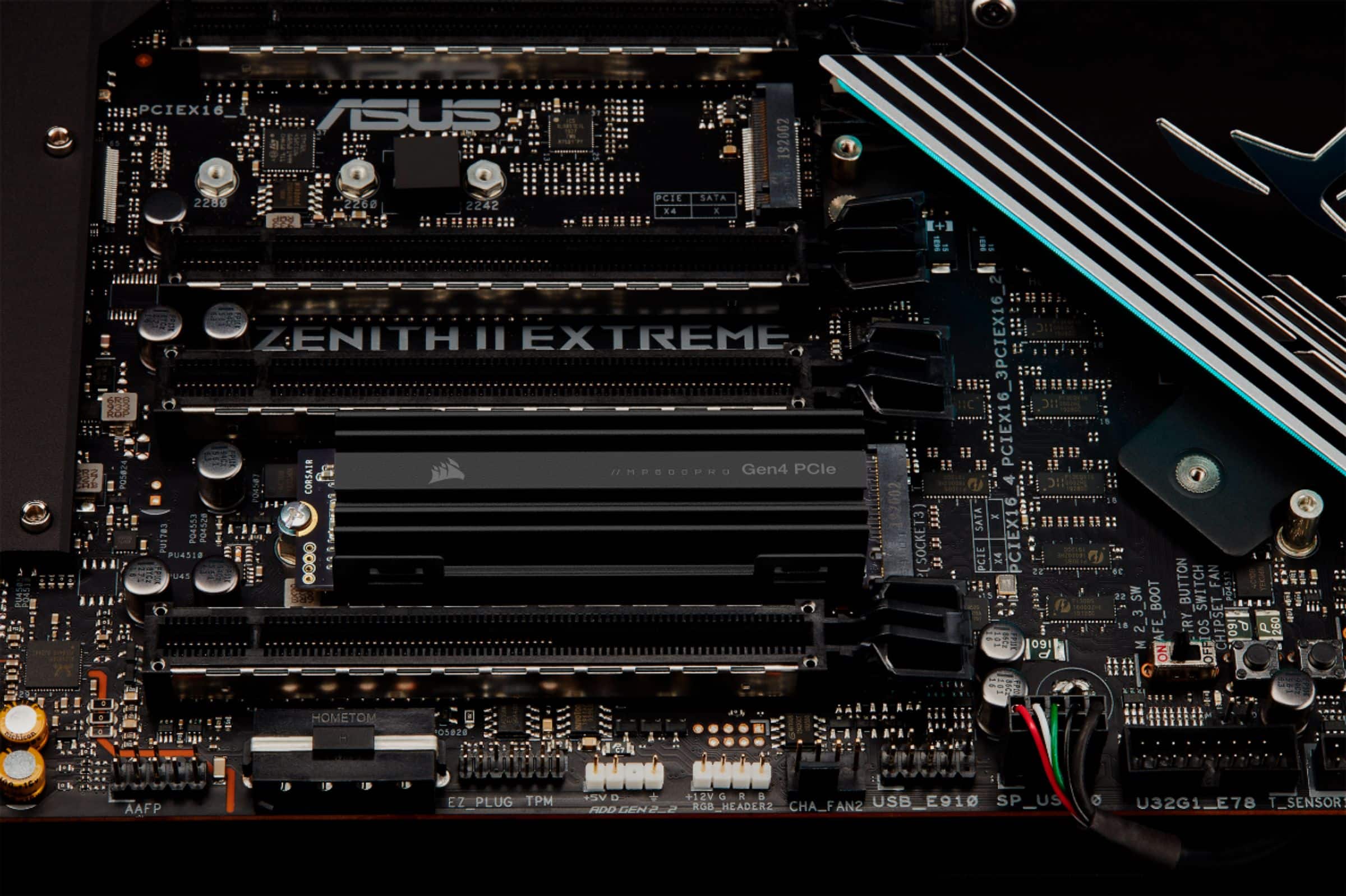 Alt View 16. CORSAIR - MP600 PRO 1TB Internal SSD PCIe Gen 4 x4 NVMe with Heatsink for Desktops - Black.