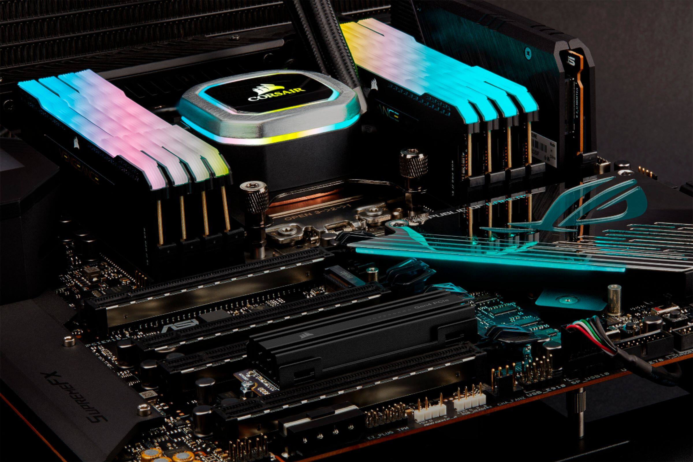 Alt View 18. CORSAIR - MP600 PRO 1TB Internal SSD PCIe Gen 4 x4 NVMe with Heatsink for Desktops - Black.