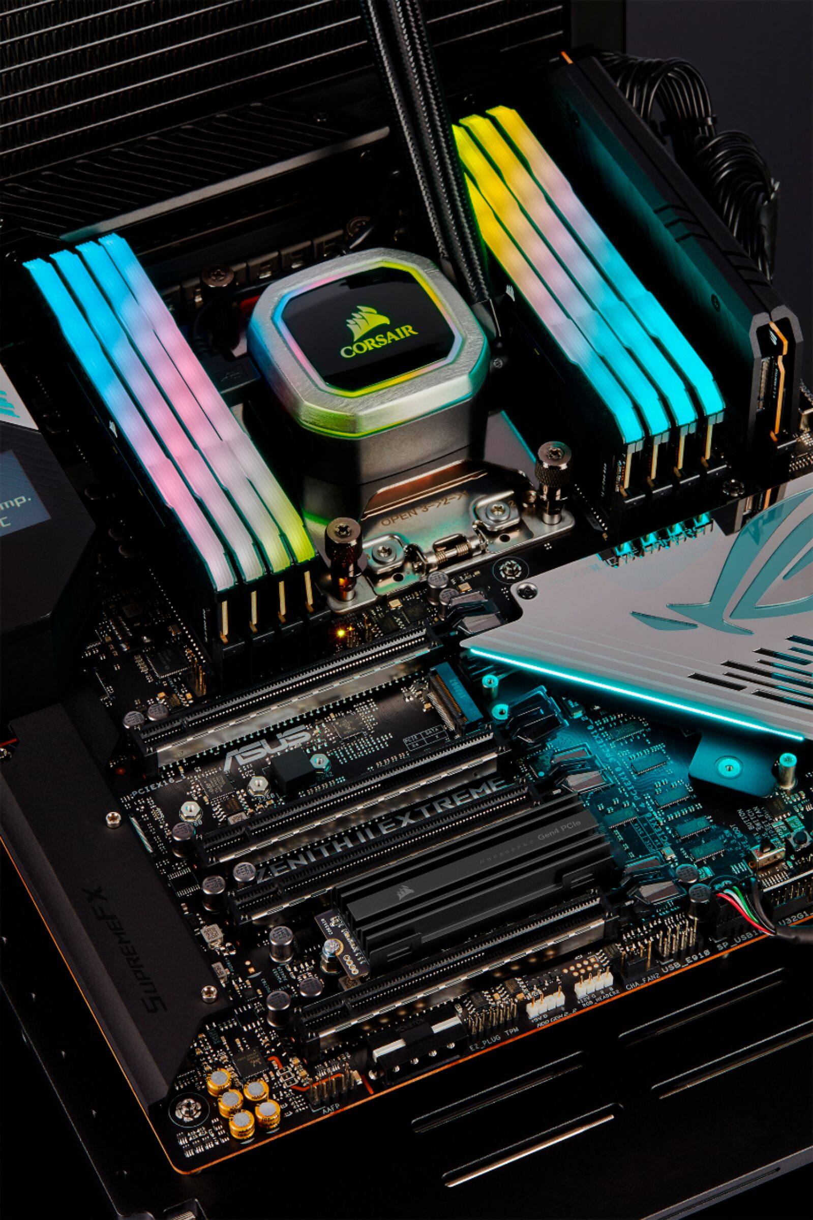 Alt View 21. CORSAIR - MP600 PRO 1TB Internal SSD PCIe Gen 4 x4 NVMe with Heatsink for Desktops - Black.