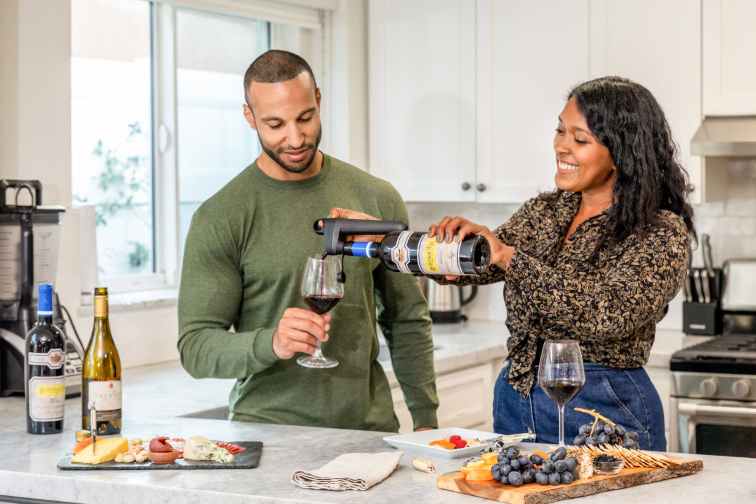 Alt View 16. Coravin - Pivot + Wine Preservation System - Black.