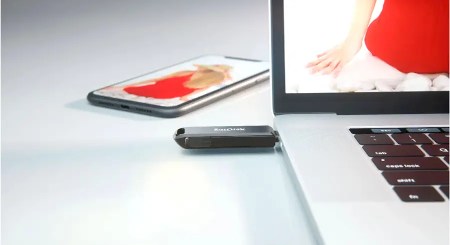 Alt View 20. SanDisk - 128GB iXpand Phone Drive Luxe for iPhone Lightning and Type-C Devices - Black.