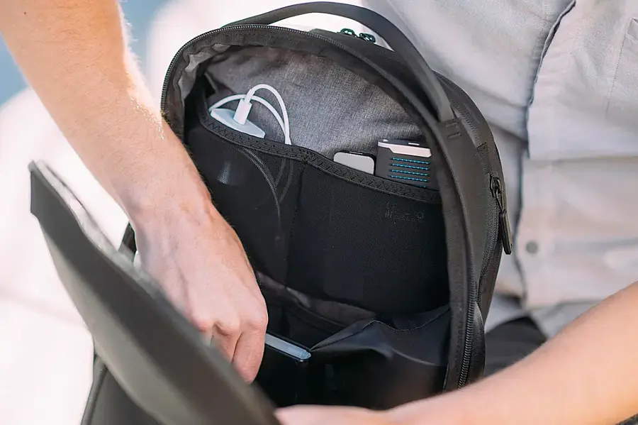 Alt View 22. Nomatic - BACKPACK (15L) - Black.