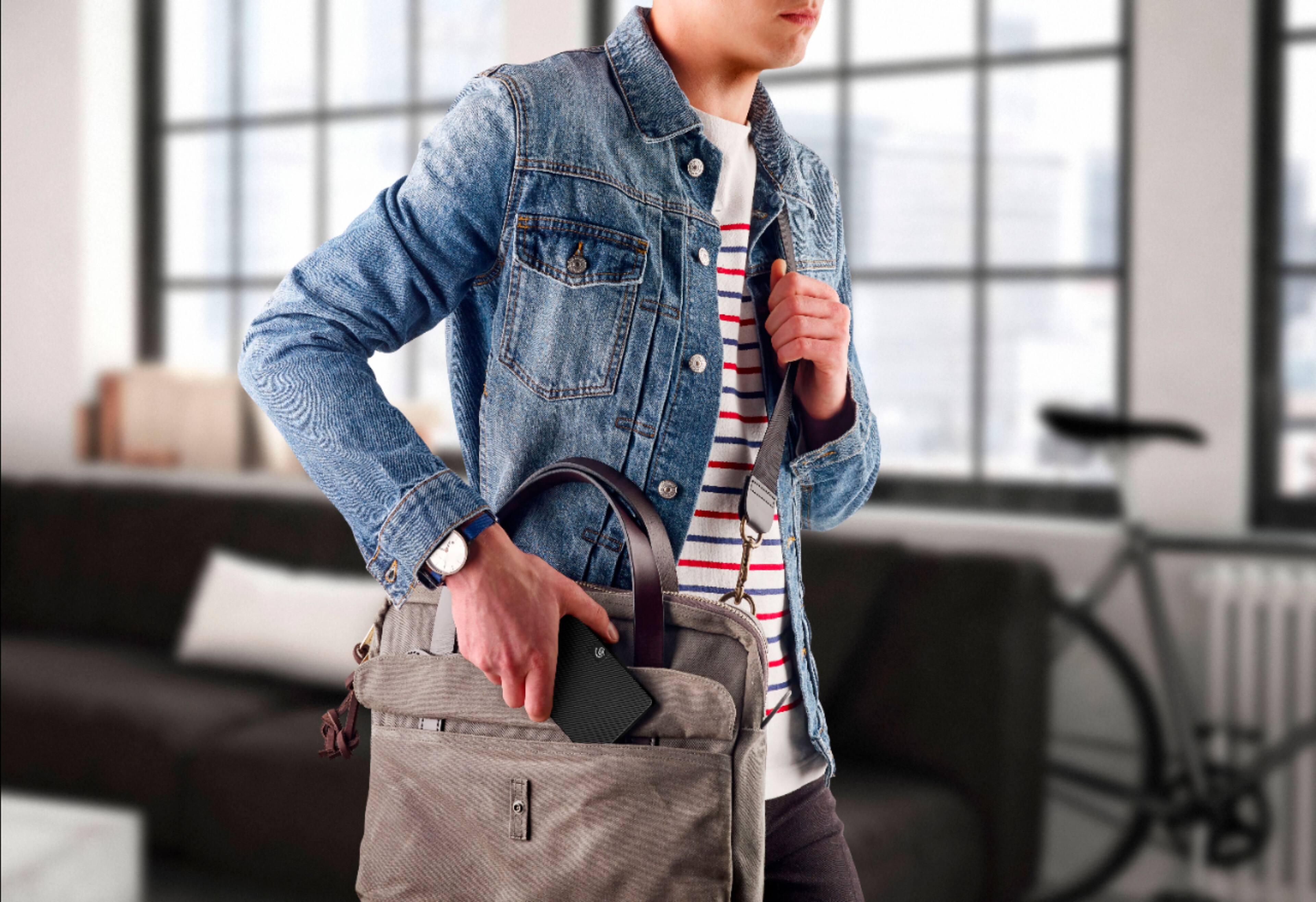 Alt View 12. Seagate - Expansion 2TB External USB 3.0 Portable Hard Drive with Rescue Data Recovery Services - Black.